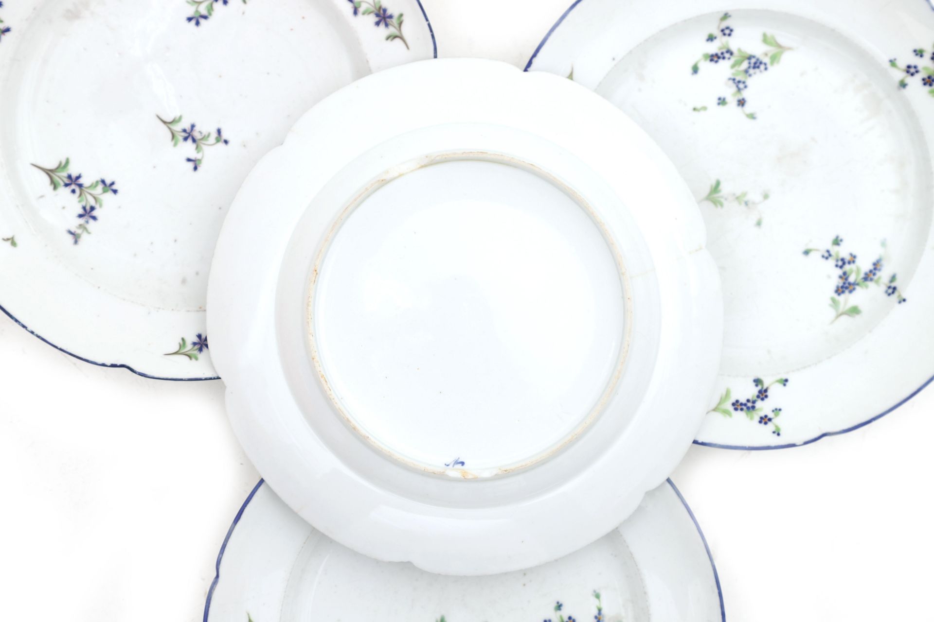 A set of 20 porcelain dinnerplates Niderviller (German: Niederweiler), Lorraine, France, late18th / - Bild 2 aus 2