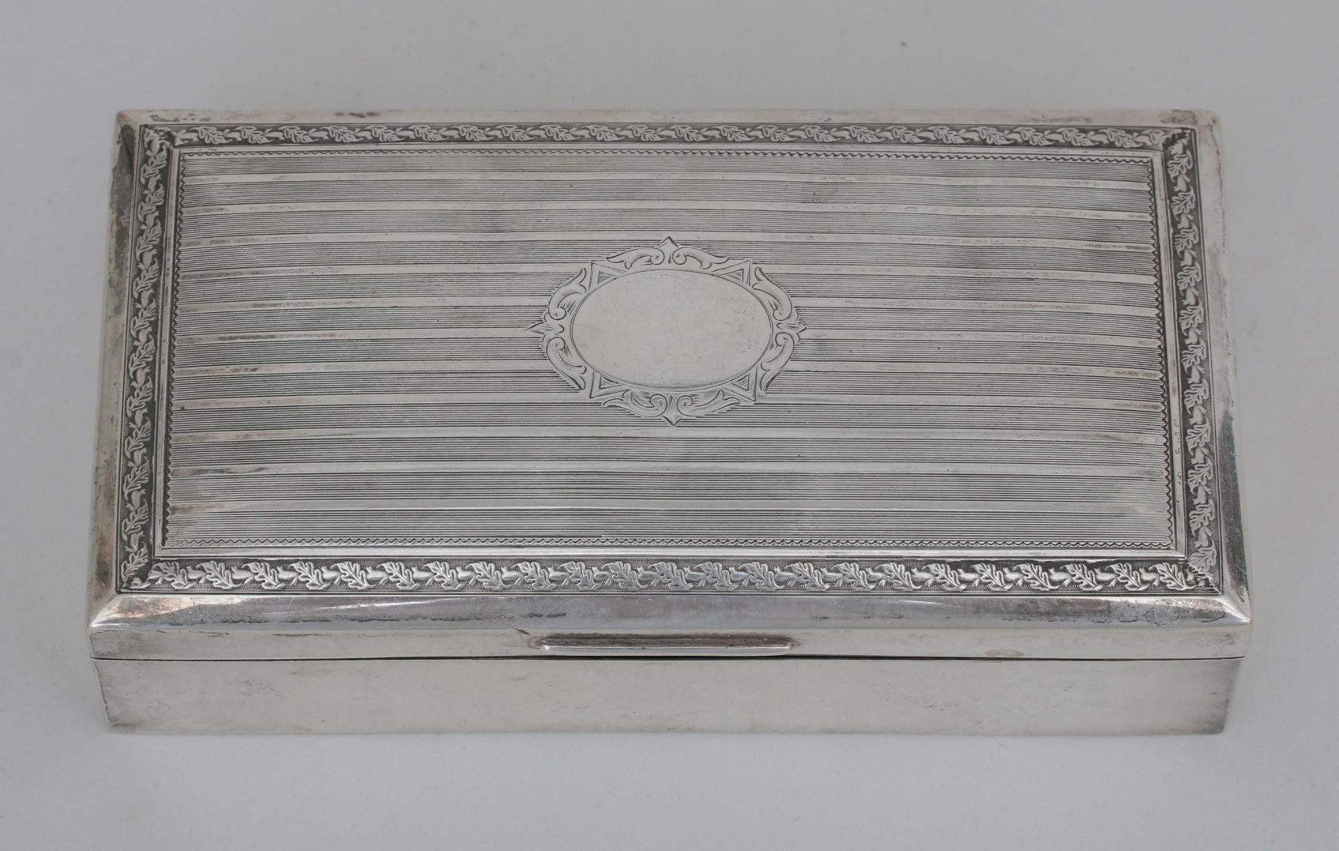 A German 835 silver cigarette case with oak leaf border and line decoration, maker's mark: Wilhem - Image 2 of 4