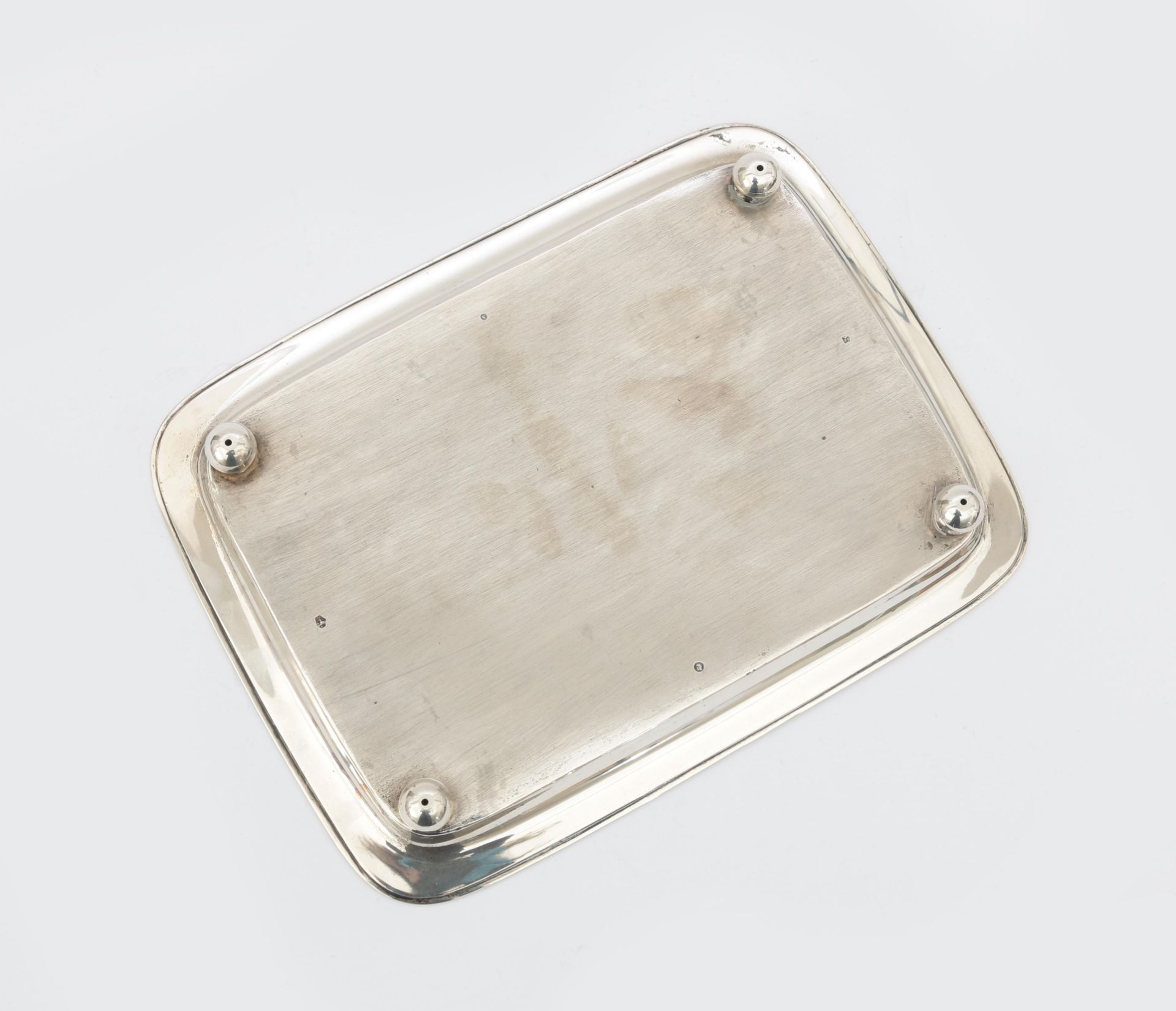 A rectangular 835 silver tray with reeded border on four ball supports, maker's mark: Pieter - Image 4 of 5