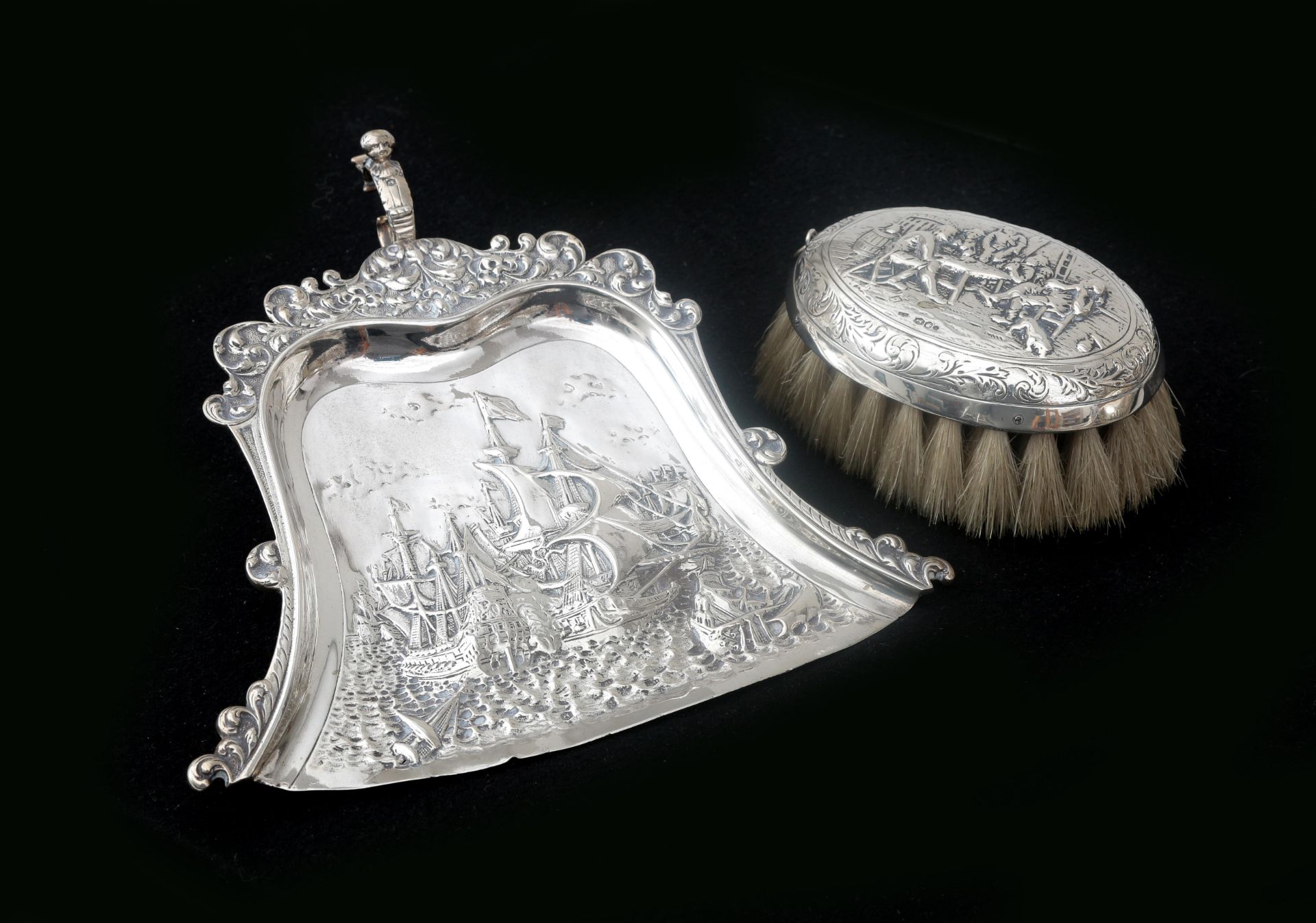 A Dutch silver table slider with tin. Brush oval, with old Dutch image. Dutch, Amsterdam, 1931. Tin