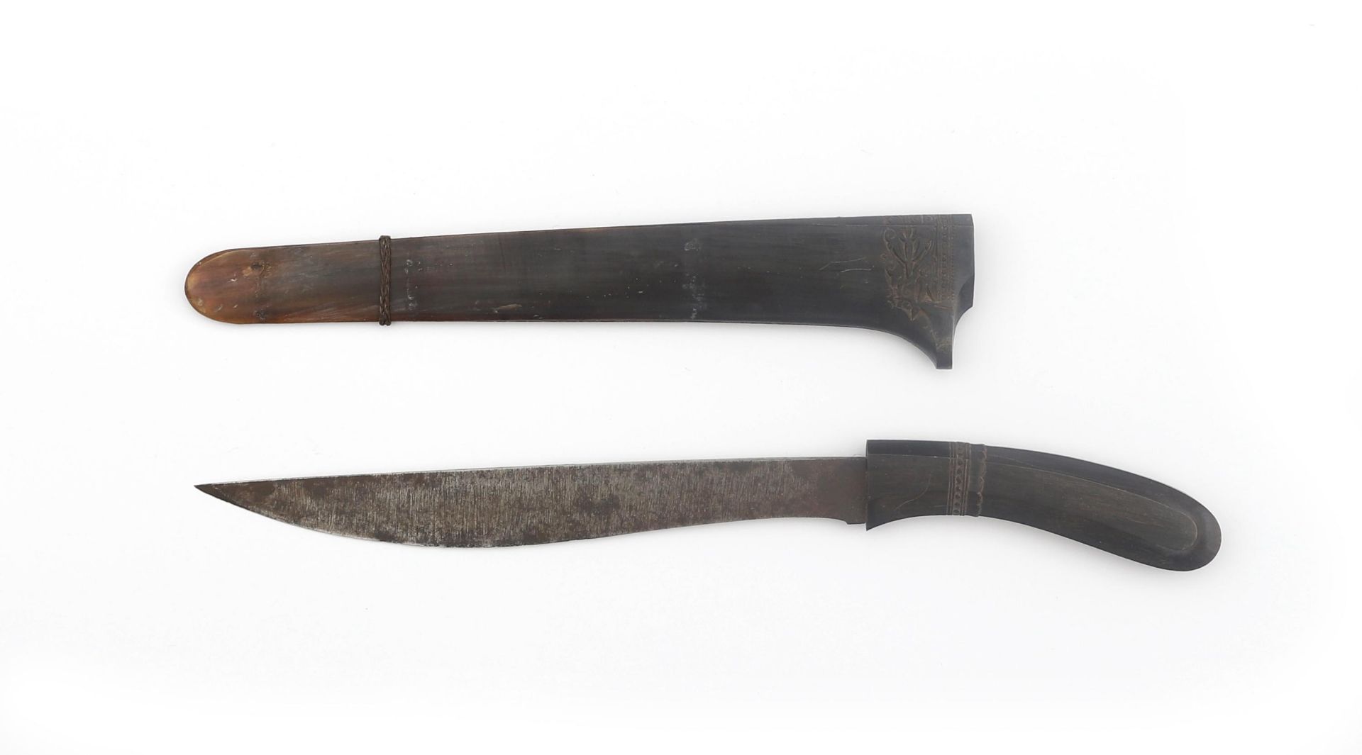 Two Batak knifes in scabbard, Indonesia, 19th century. Of which one with Damascus steel blade, the - Bild 3 aus 3