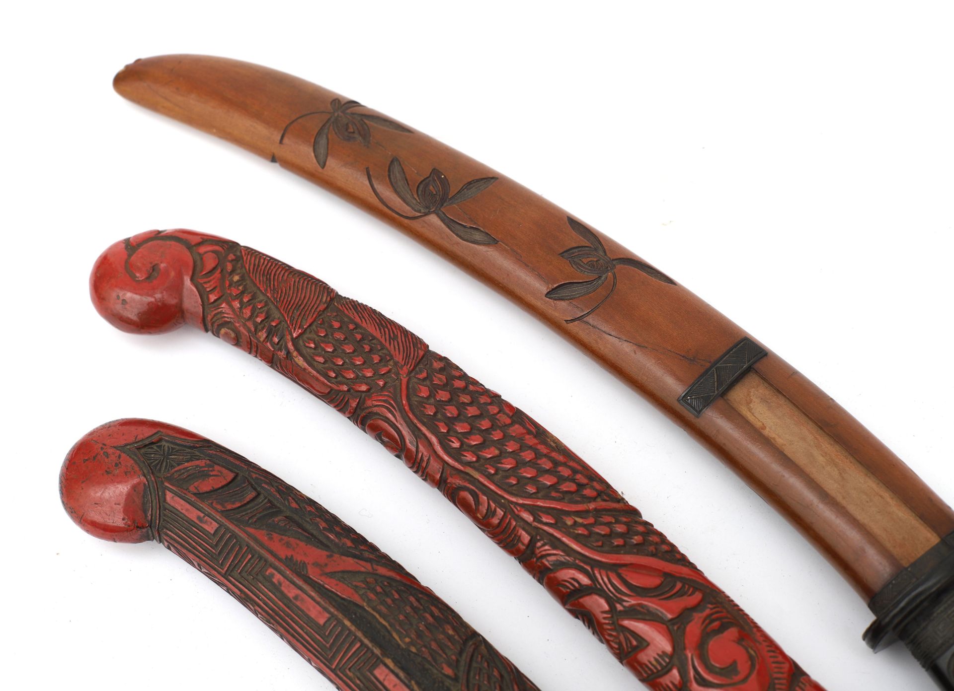 With wooden grip and shafts, carved with various motifs. - Bild 7 aus 7