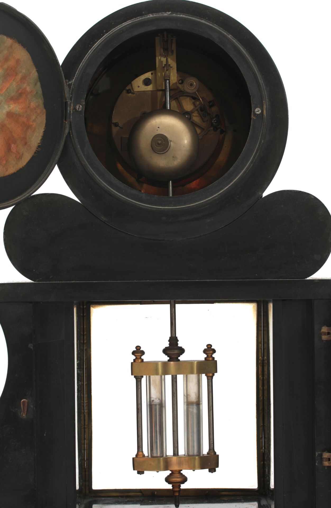 A black and red marble table clock and two coupes decorated with putti, white dial with Arabic - Bild 3 aus 4