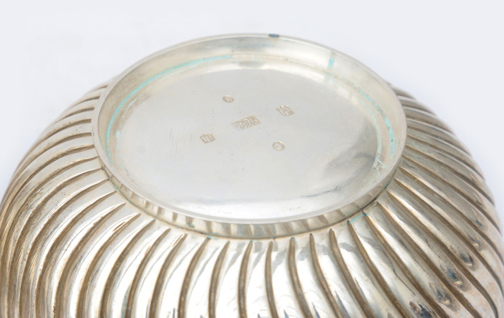 Two 925 silver bowls with twisted ribs, maker's mark: Hamilton & Inches, Edingburgh, 1880. 524 - Bild 5 aus 5