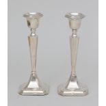 A pair of silver table candle sticks, Chester, 1924. H. 17,3 cm.