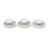 Three Chinese porcelaine Imari cups and saucers with flower decoration, Qianlong, second half 18th