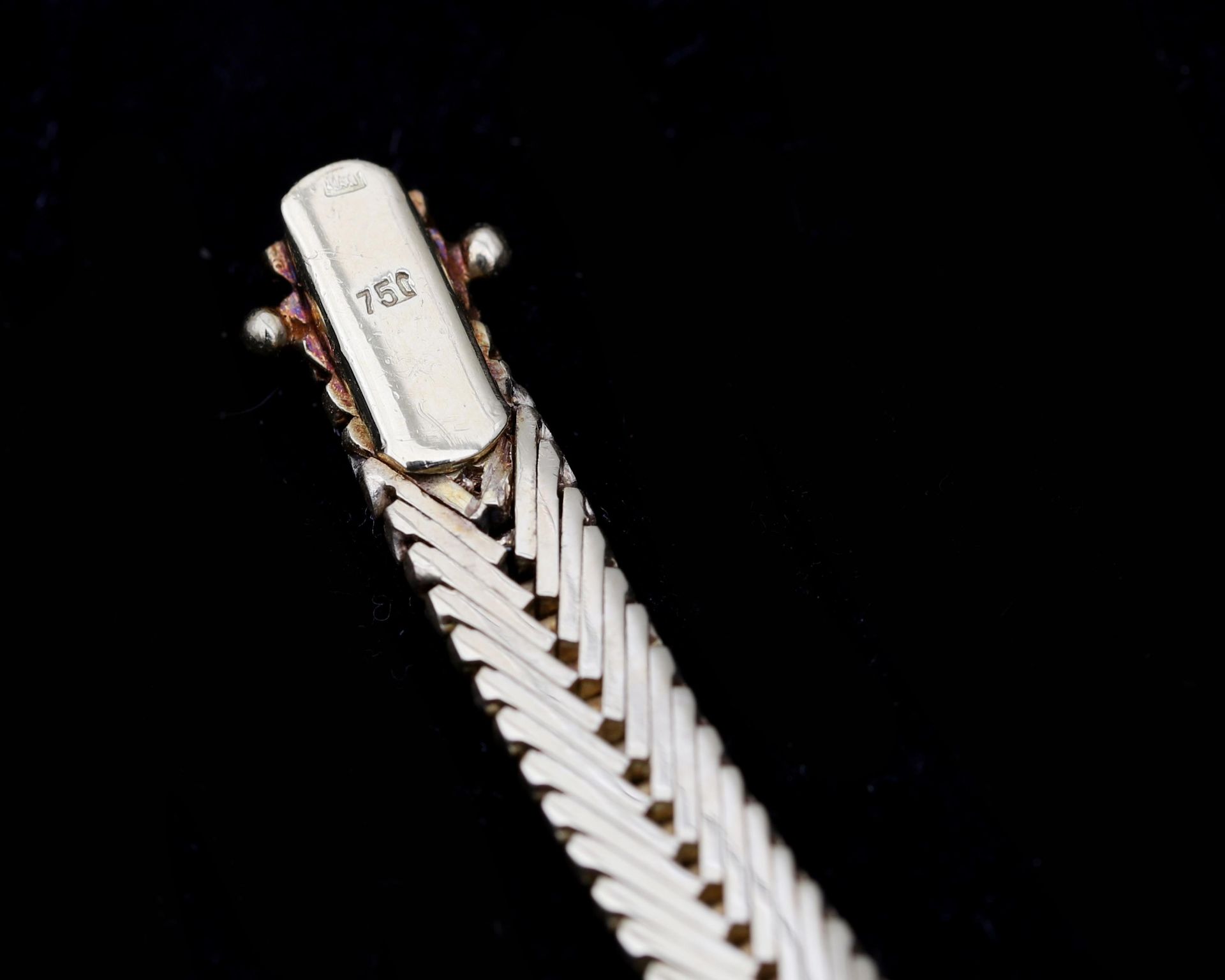 An 18 karat gold bi-color bracelet set with brillant cut diamonds - Bild 3 aus 4