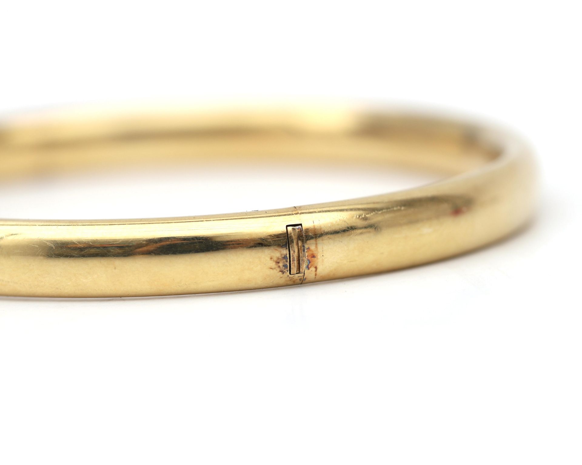 A 14 karat gold bangle - Image 5 of 5