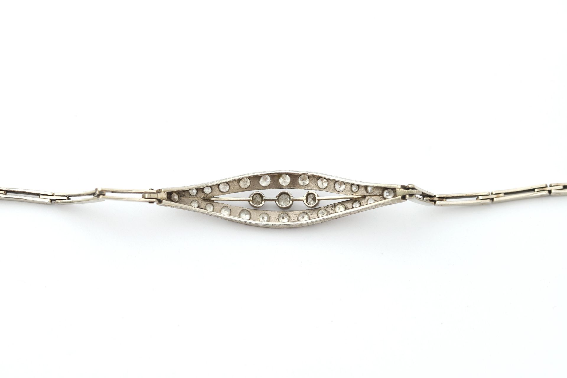 A 14 karat white gold Art Deco bracelet, set with Diamonds - Bild 5 aus 5