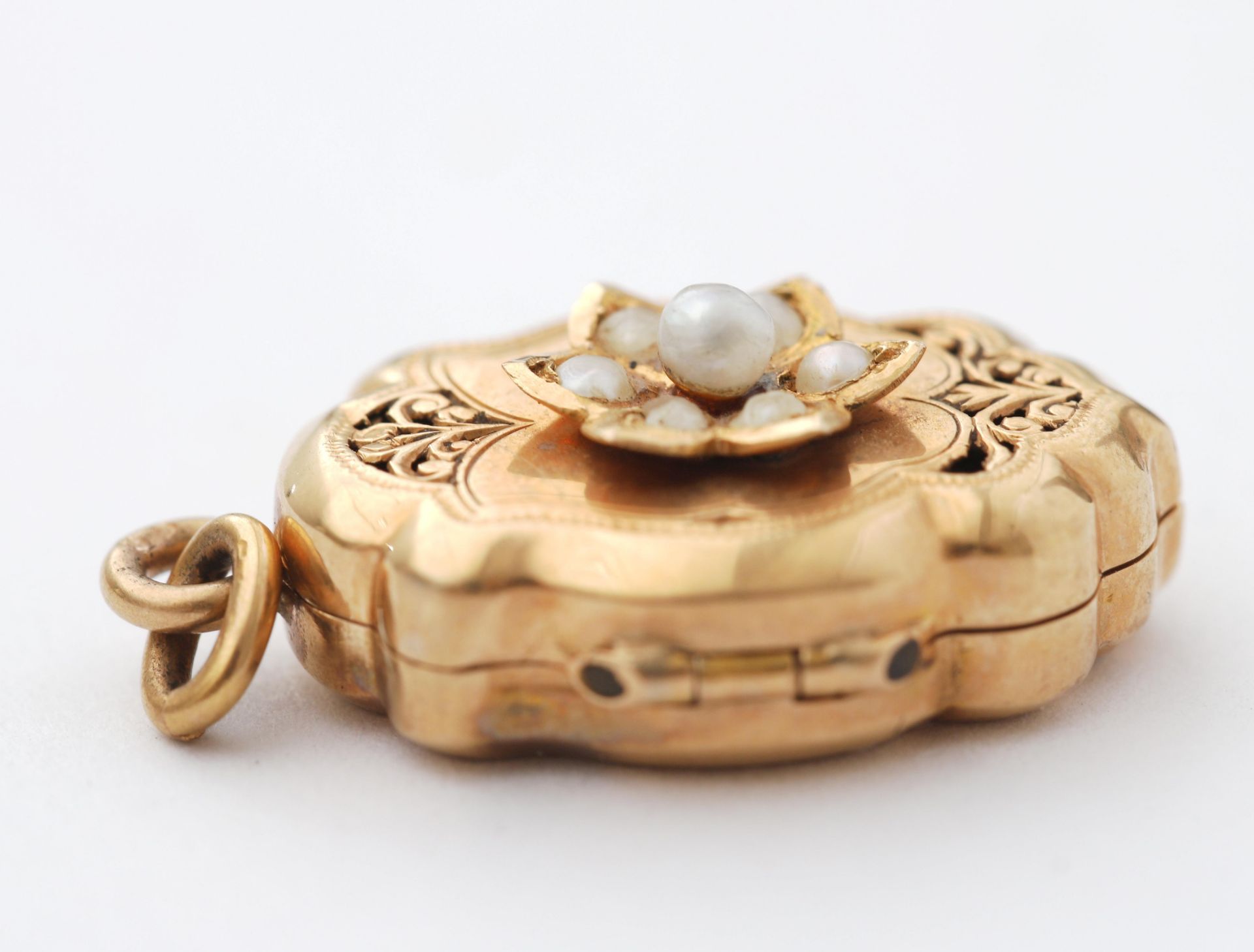 A 14 karat rose gold medallion, set with pearls - Bild 3 aus 5