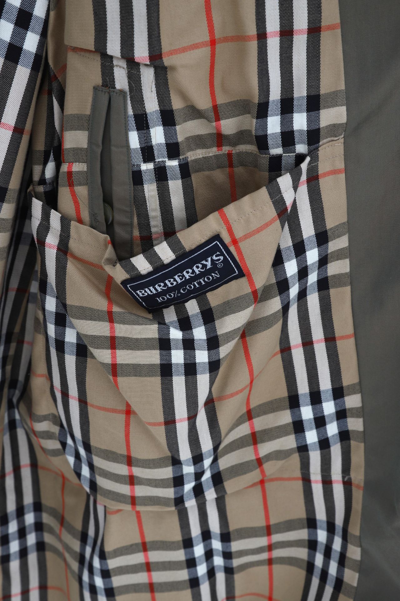 A vintage Burberry raincoat, size XL  - Bild 3 aus 10