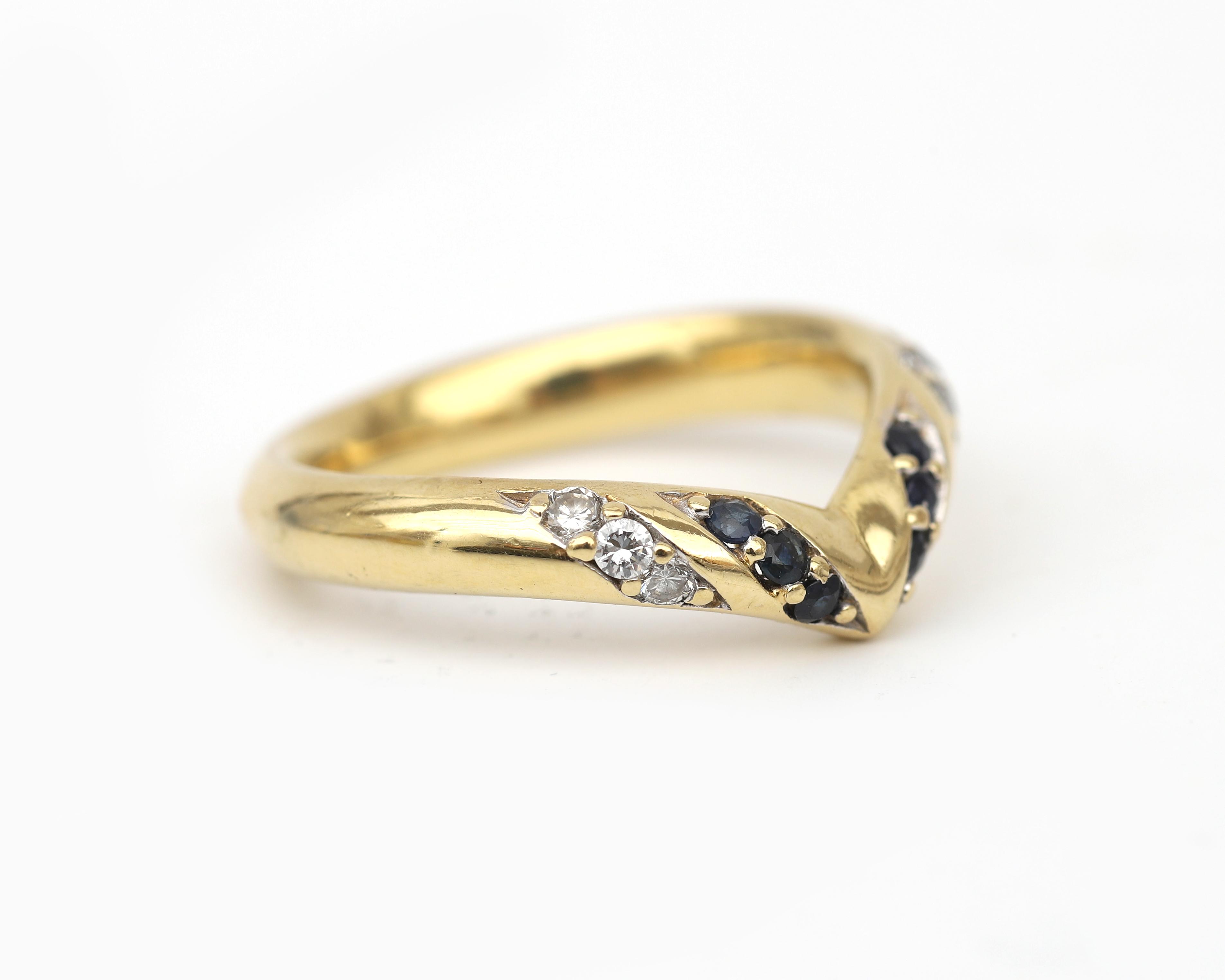 An 18 karat gold chevron ring, set with sapphires and diamonds - Image 5 of 5