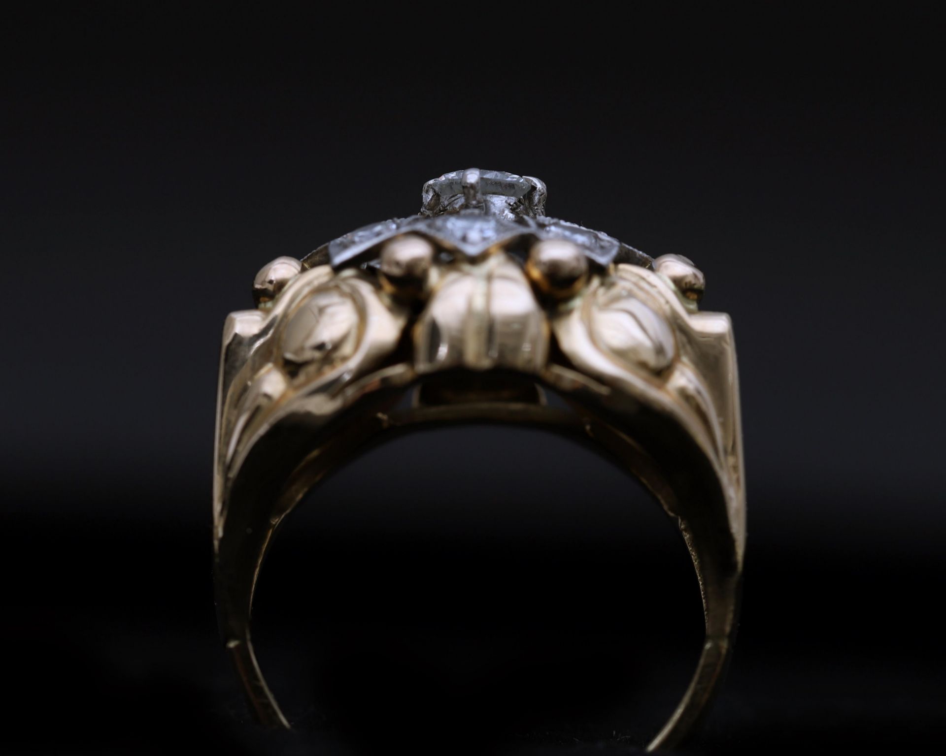 An 18 karat gold cluster ring set with diamonds approx 0.78 ct.  - Bild 2 aus 5