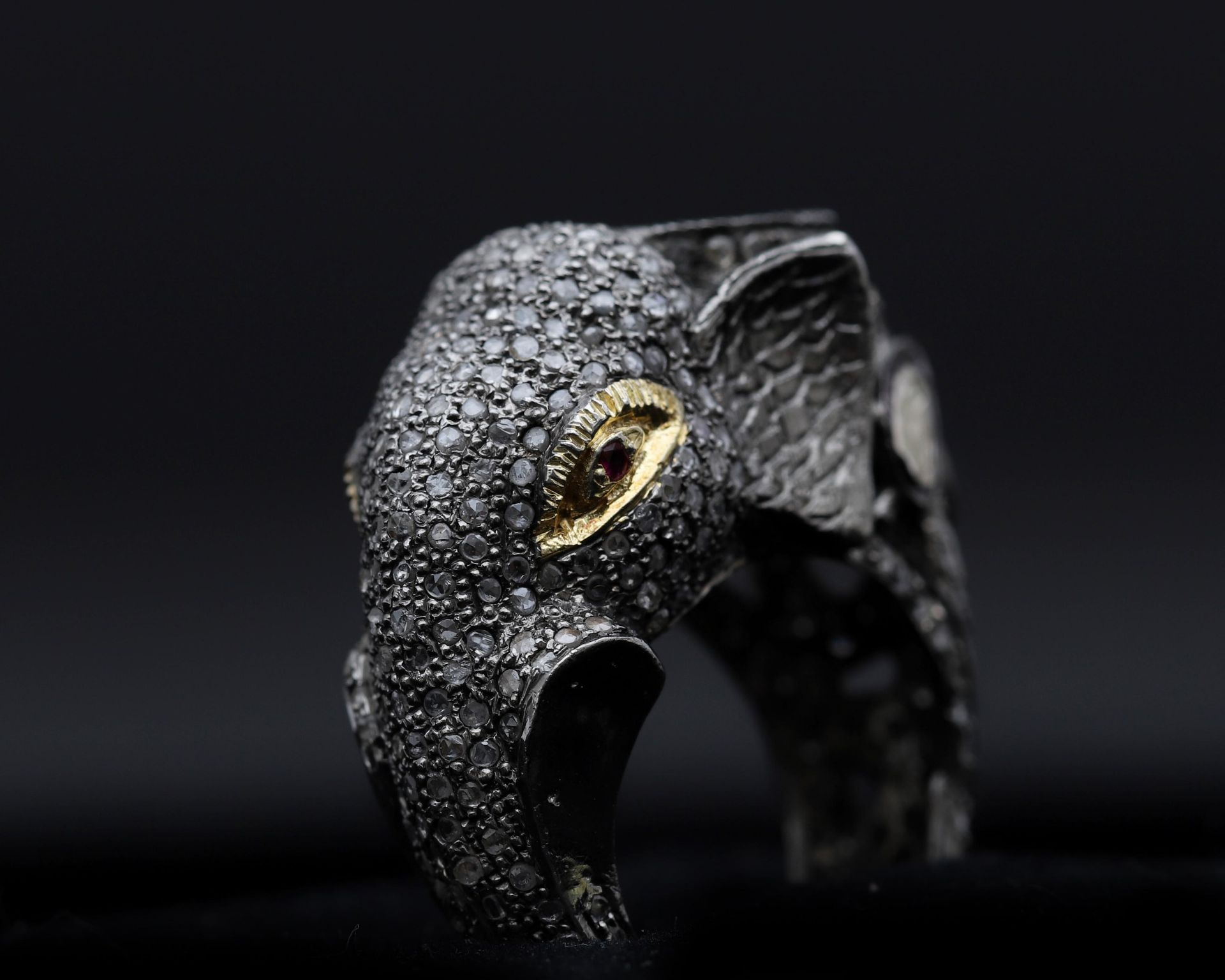 A 835 silver cocktail ring, completely designed in the shape of an elephant, completely pavé set all - Image 6 of 6