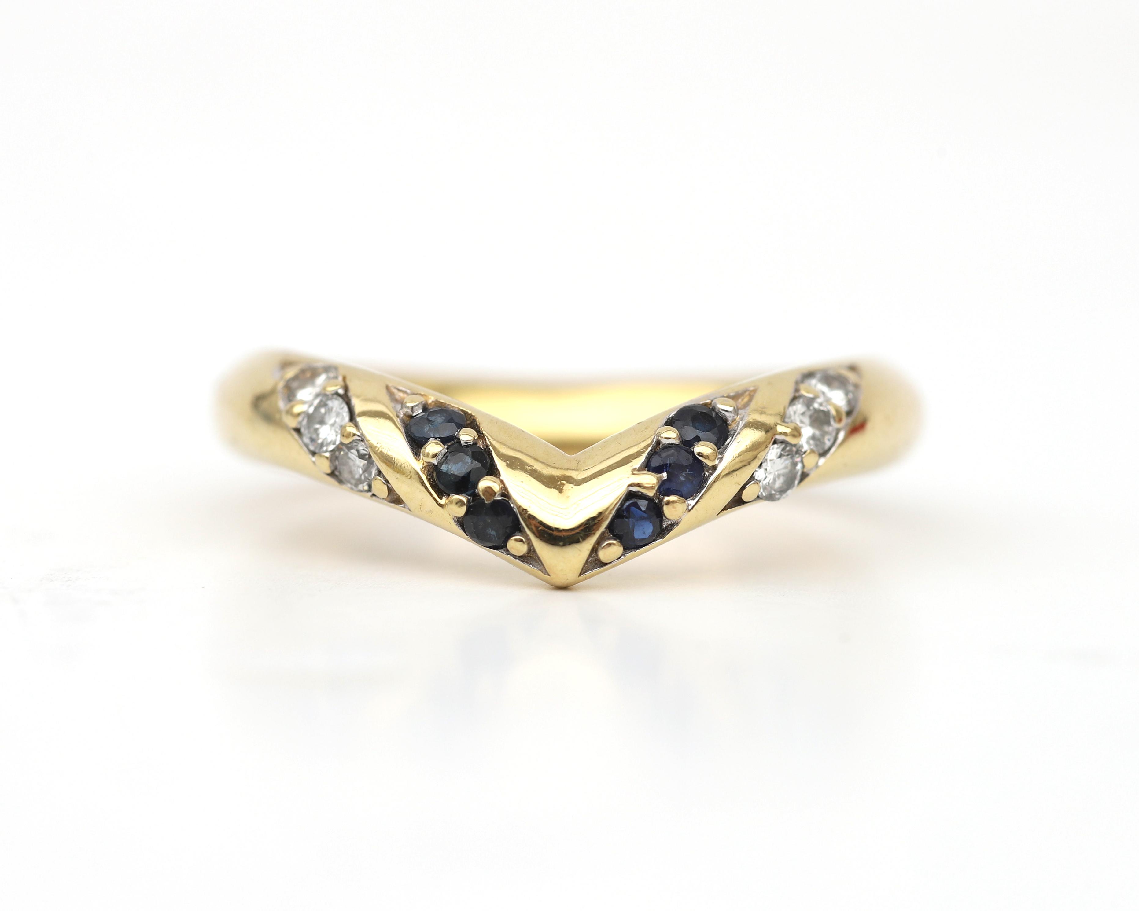 An 18 karat gold chevron ring, set with sapphires and diamonds - Image 2 of 5