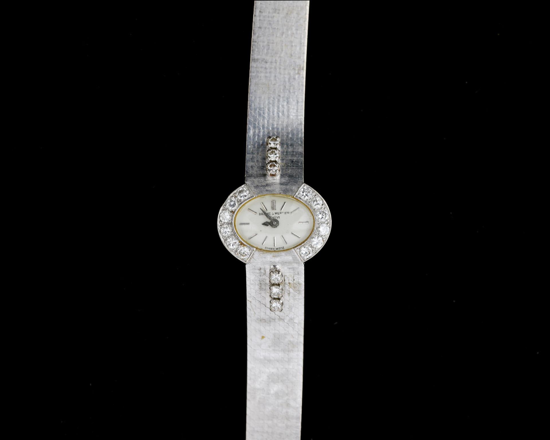 An 18 karat white gold Baume & Mercier ladies wristwatch Art Deco with diamonds