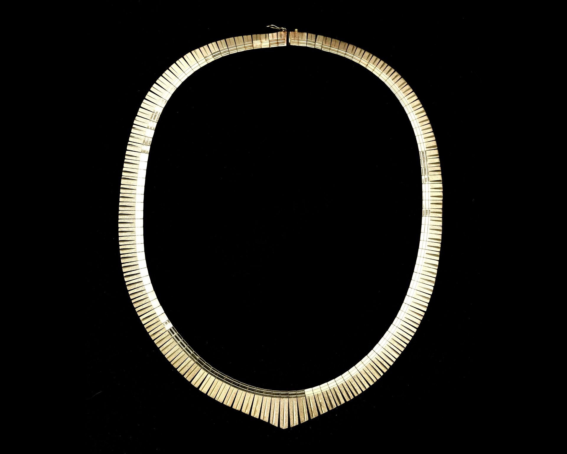 A 14 karat gold lamella necklace