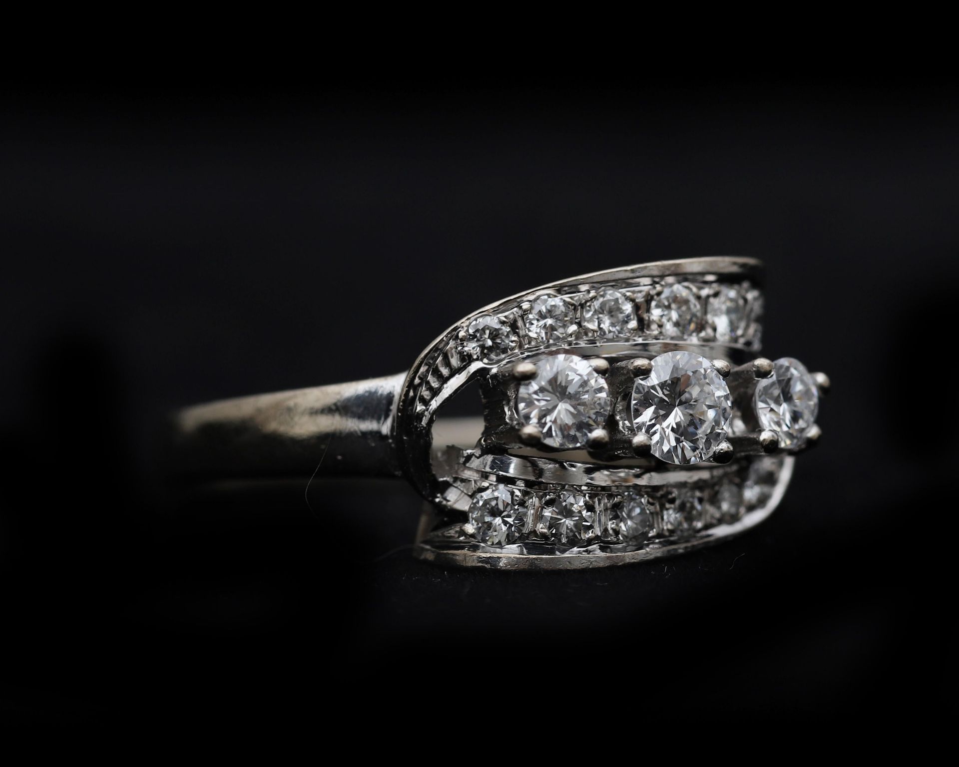 A 14 karat white gold ring, set with diamonds - Bild 3 aus 5
