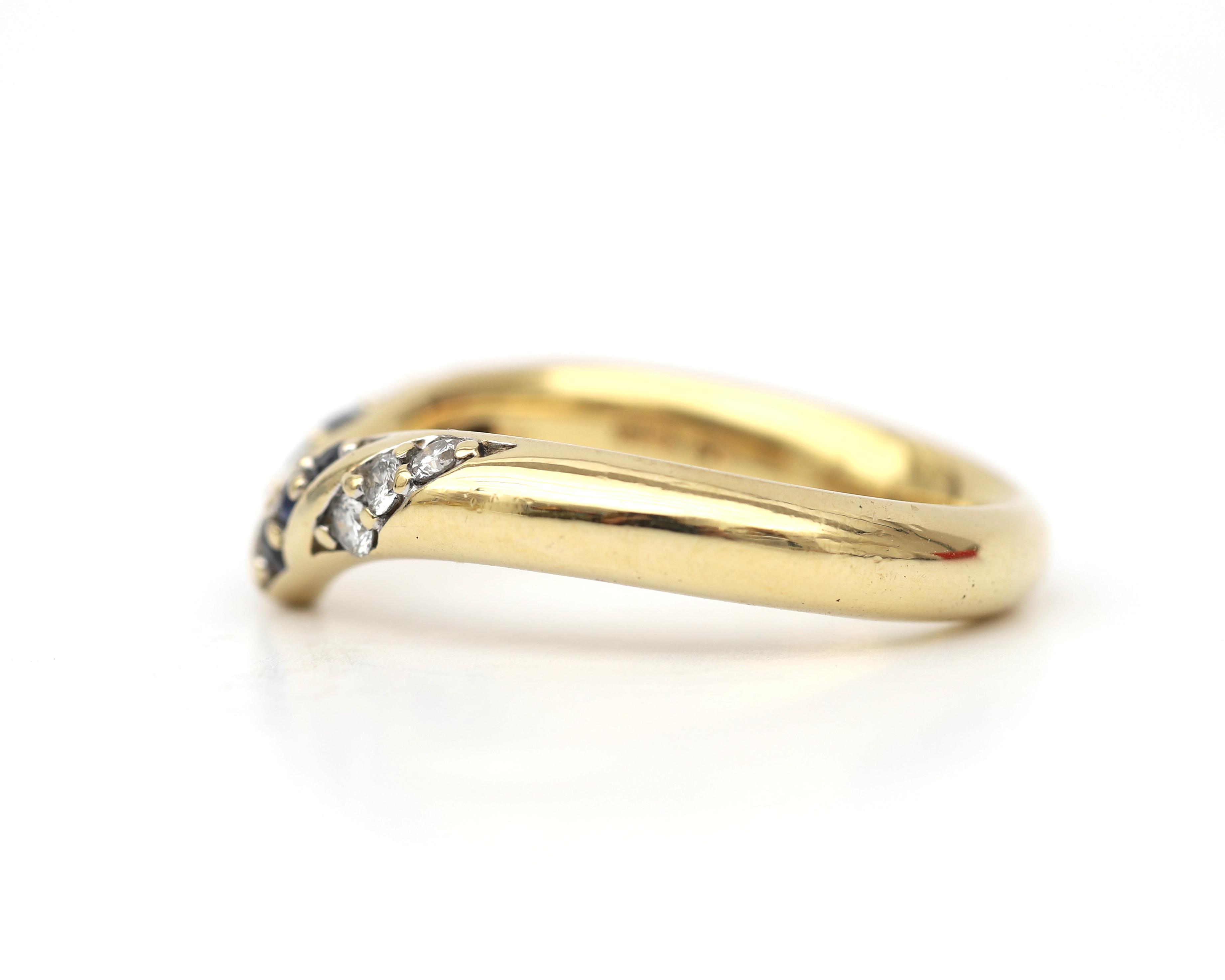 An 18 karat gold chevron ring, set with sapphires and diamonds - Image 3 of 5