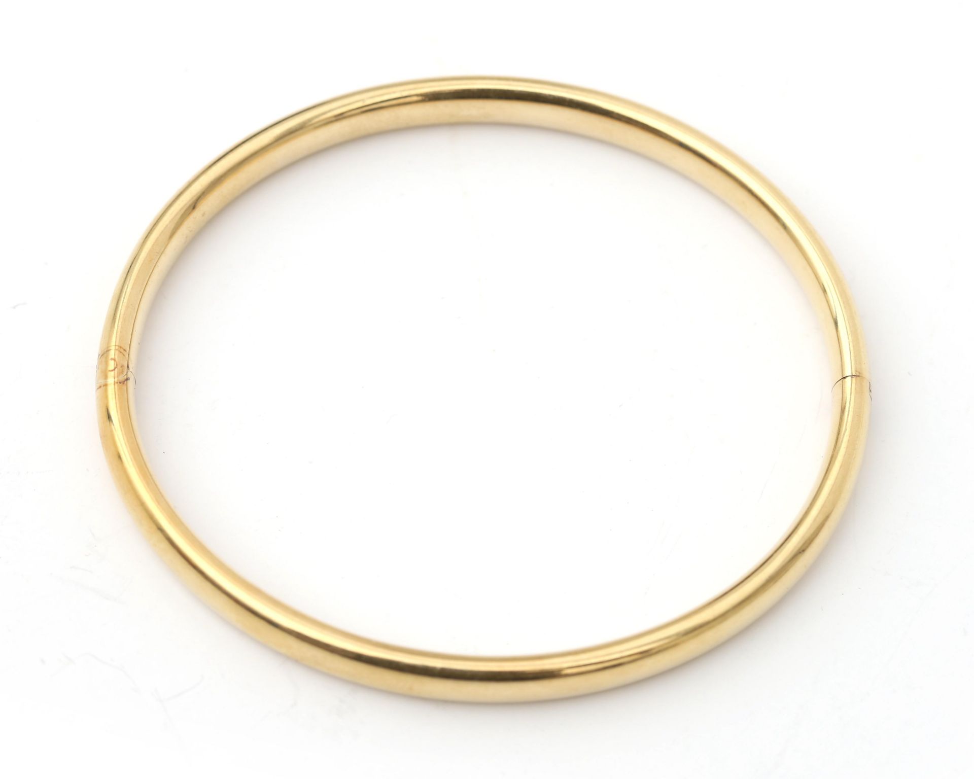 A 14 karat gold bangle - Image 4 of 5