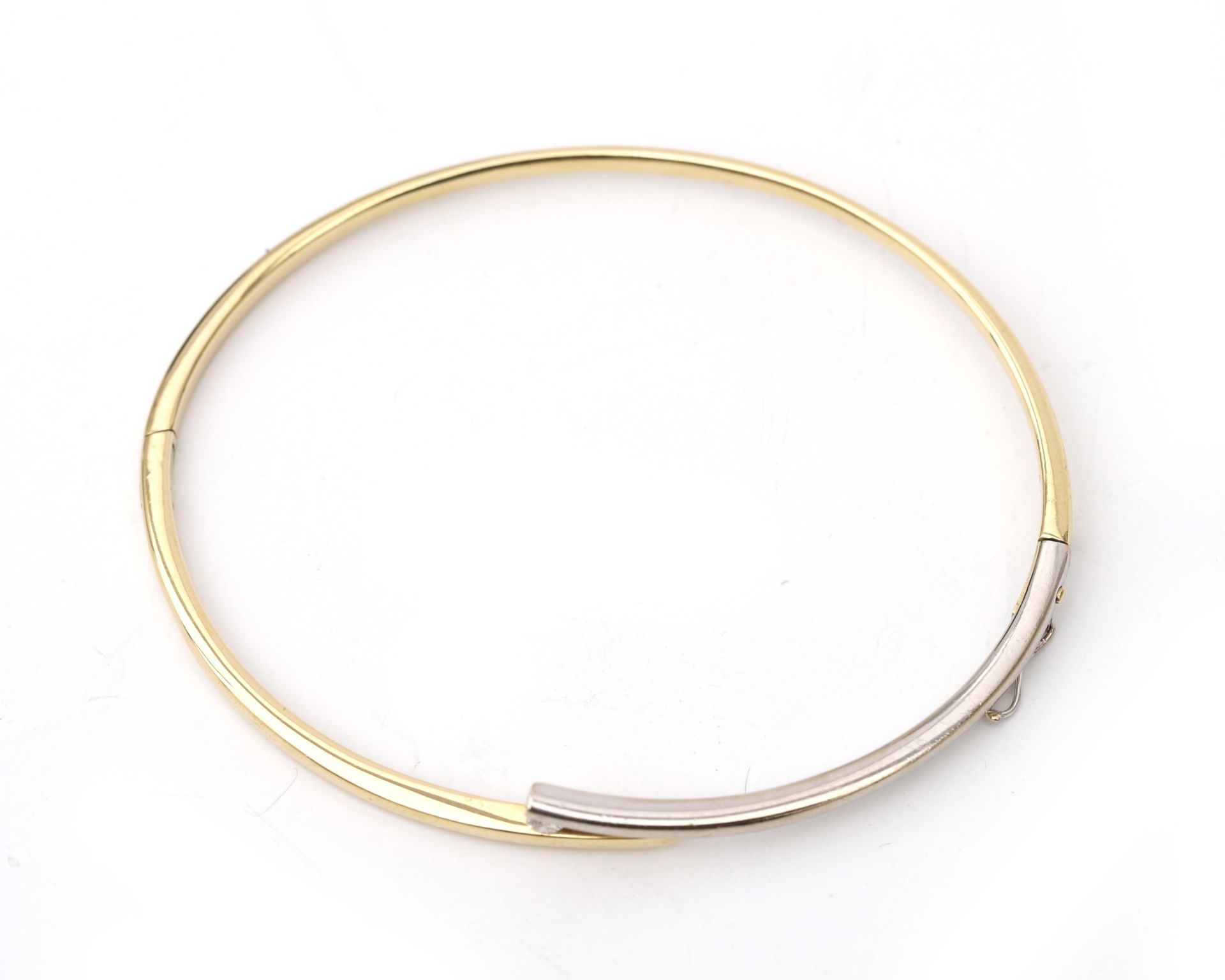 A 14 karat bicolor solid yellow and white gold bangle, set with diamond  - Bild 3 aus 5