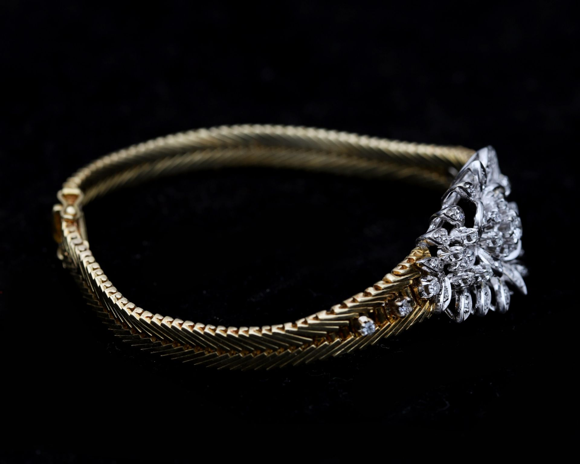 An 18 karat gold bi-color bracelet set with brillant cut diamonds - Bild 2 aus 4