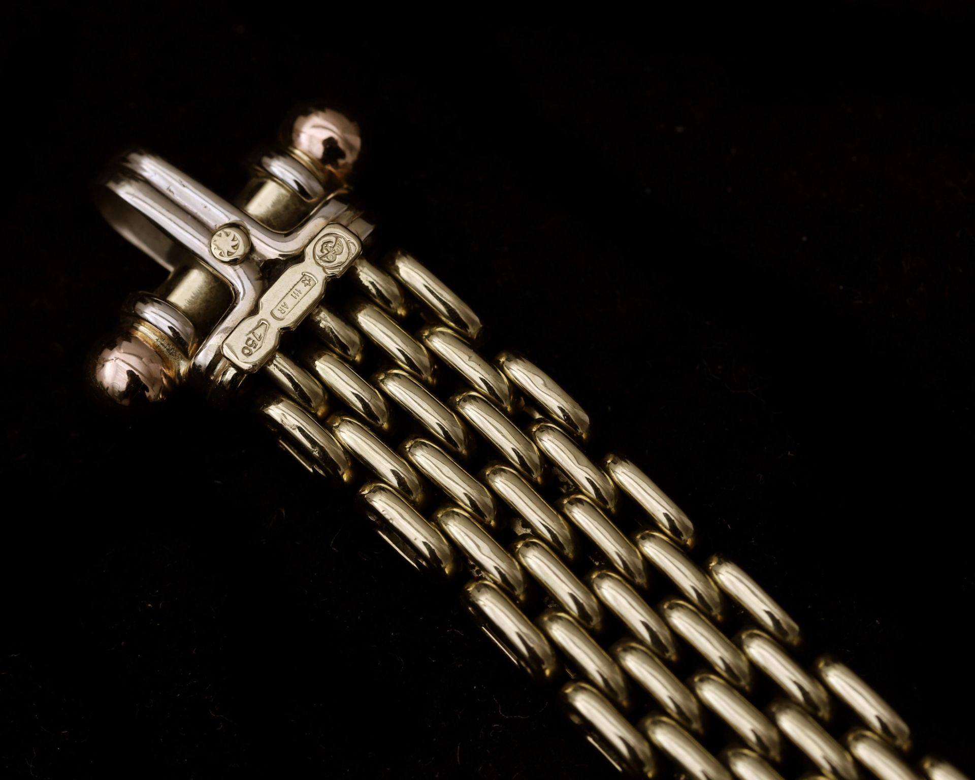 An 18 krt. tri-color Milanese bracelet - Image 3 of 4