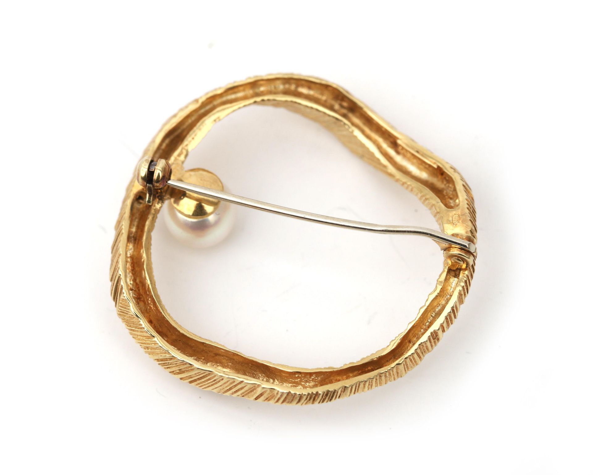 A 14 karat gold brooch with akoya pearl ca. 1970 - Bild 3 aus 4