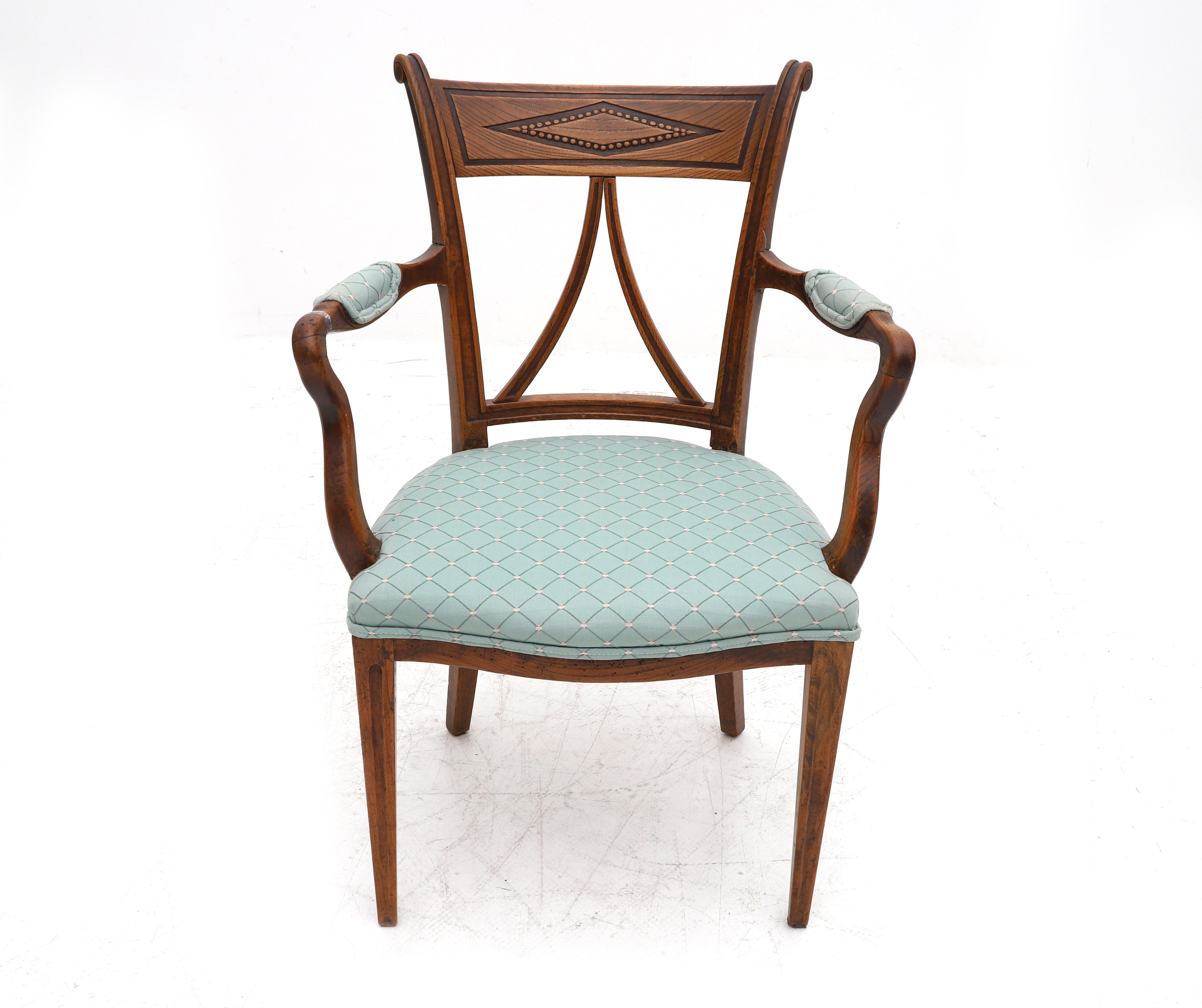 An elm wood armchair, Dutch, ca. 1800. With openworked backsplat, armrests, resting on four legs, - Image 2 of 4