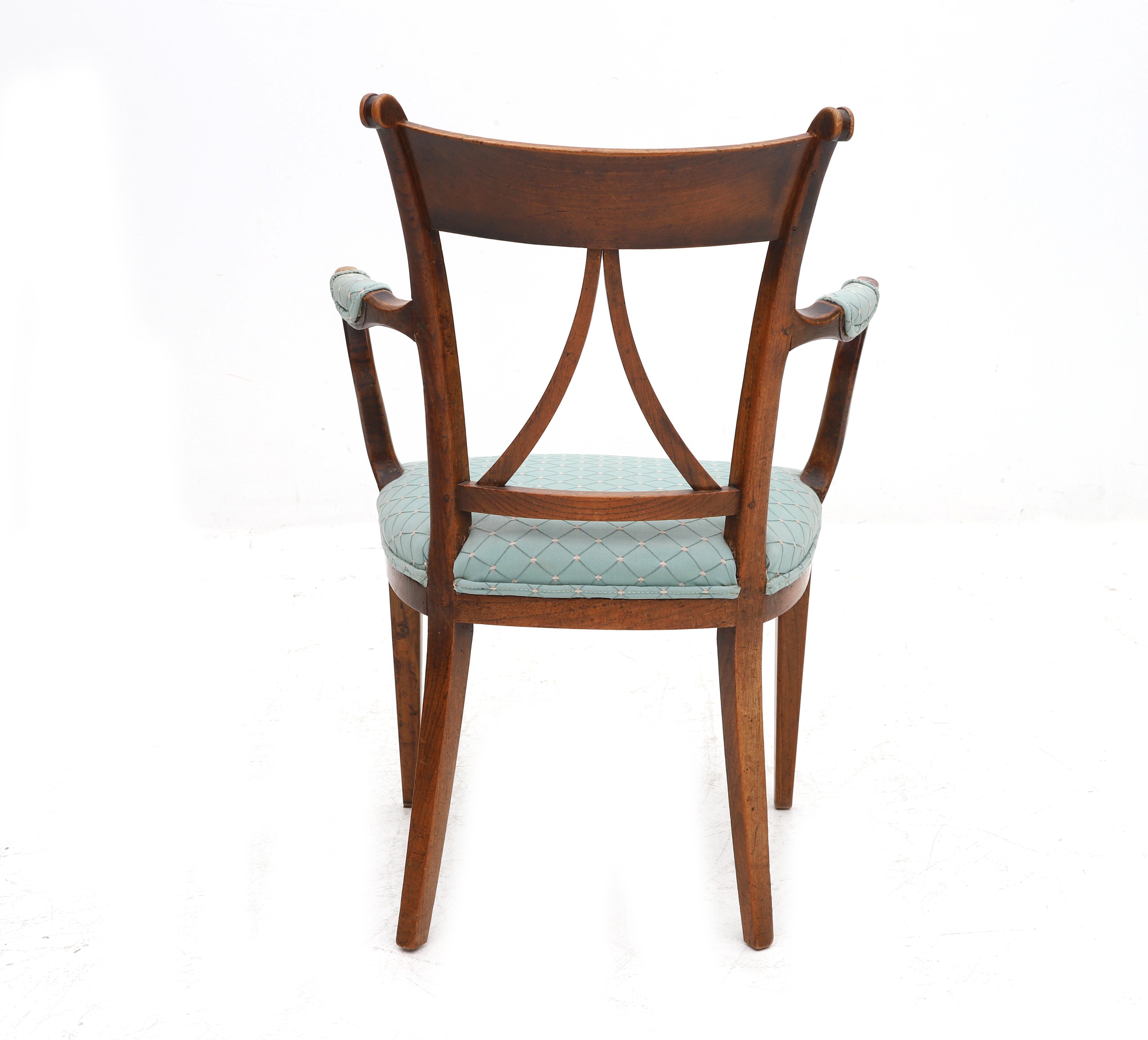 An elm wood armchair, Dutch, ca. 1800. With openworked backsplat, armrests, resting on four legs, - Image 3 of 4