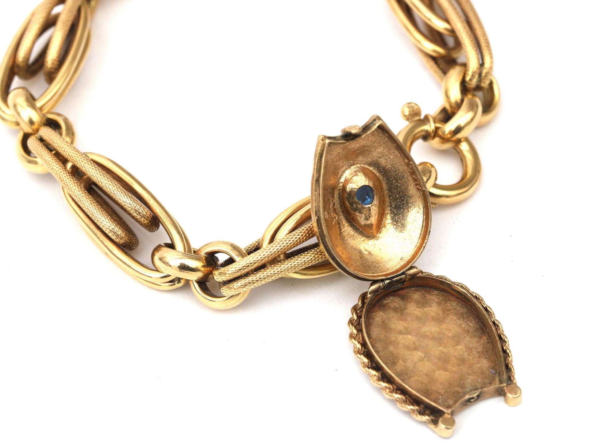 A 14 karat gold link bracelet with a gold locket. The locket is set with a blue paste stone. Oval - Bild 3 aus 3