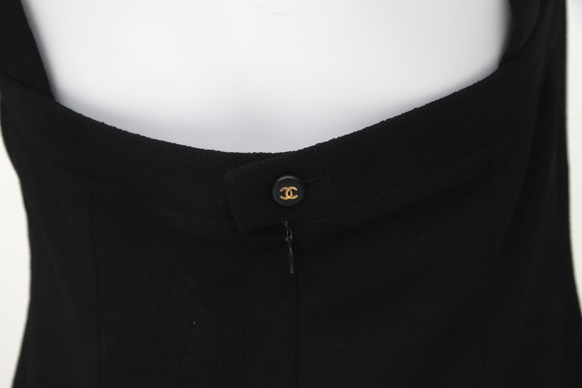 A Chanel Boutique, black bodycon dress with wide shoulder straps. Fabric: 95% silk, 5% lycra Size: - Bild 6 aus 6