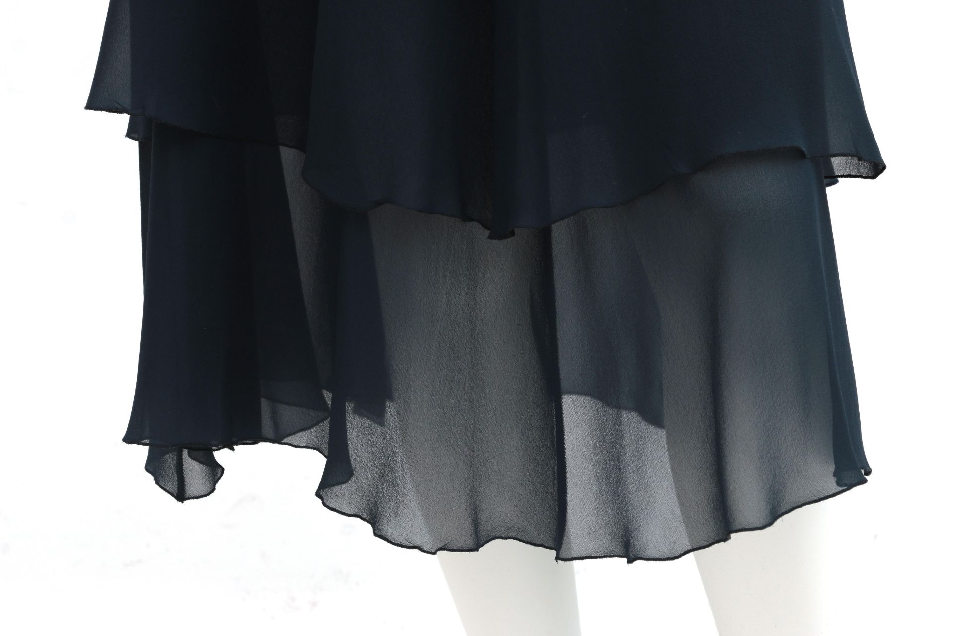 A navy blue Boutique ensemble. Composed of a short top that cab be worn with two bows at the - Bild 6 aus 8
