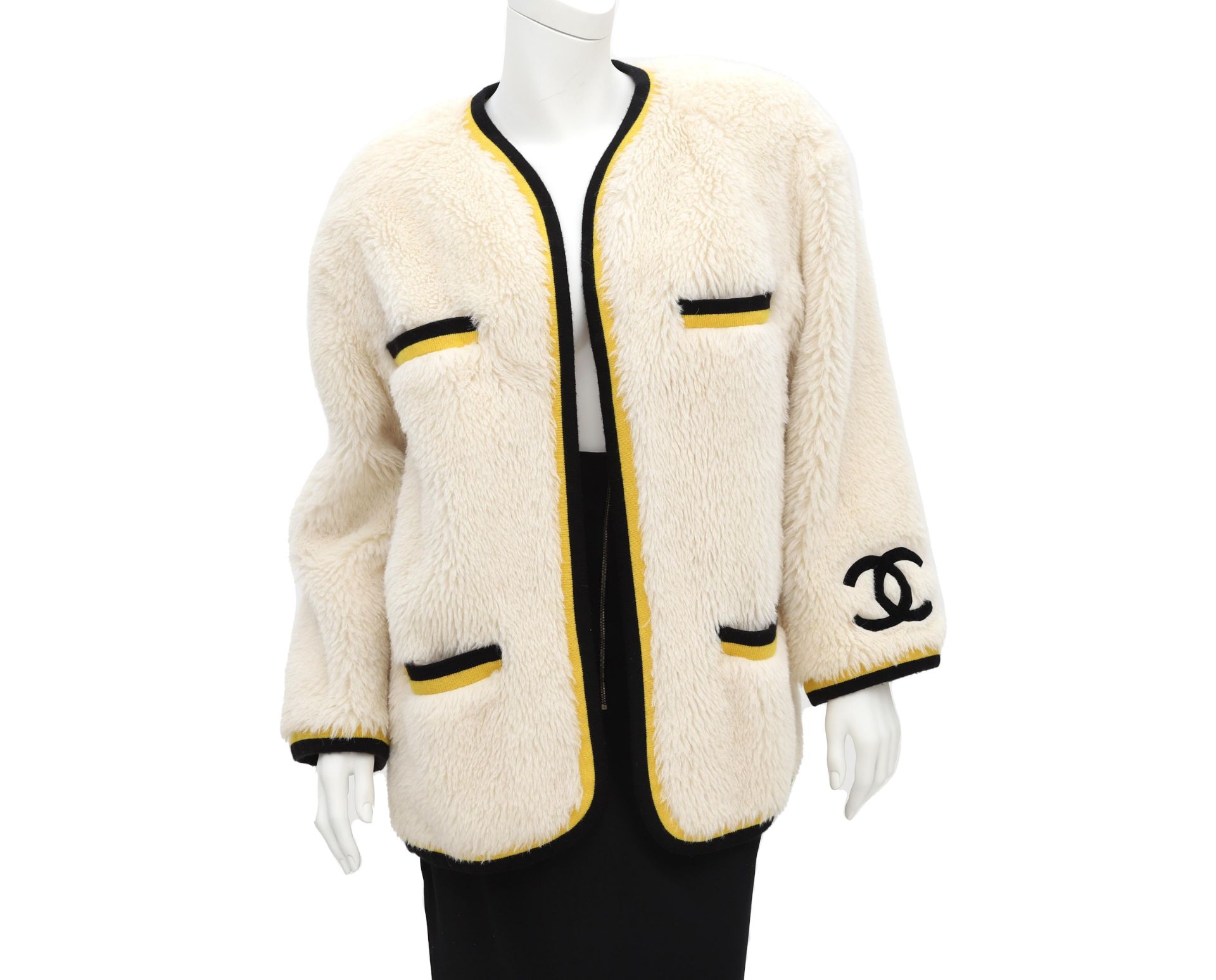 A Chanel Boutique Faux fur coat incl. cover (large fit). A velor CC logo processed on the sleeve - Bild 2 aus 16