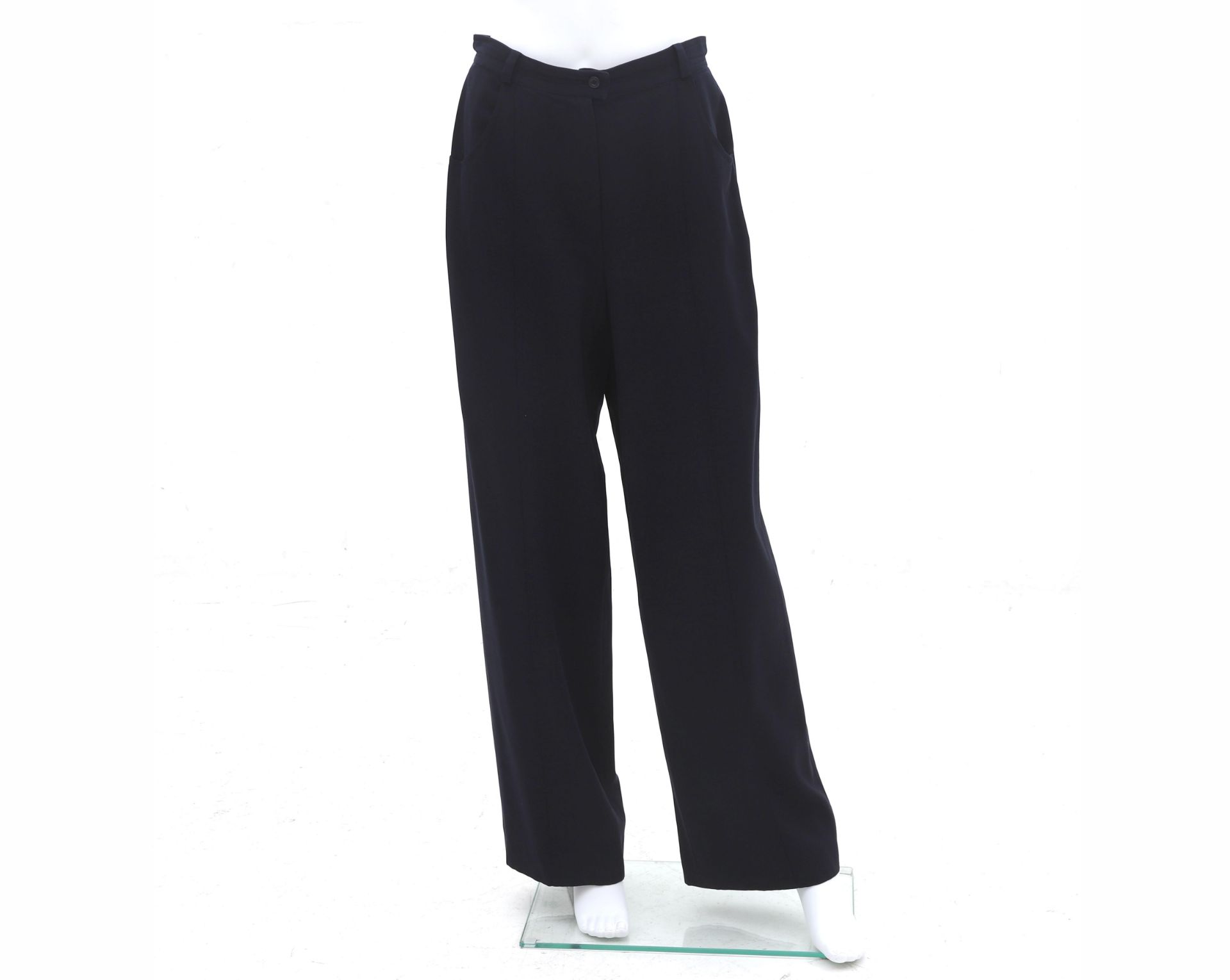 A pair of navy blue Chanel Boutique trousers. Wide legs with two internal pockets at the back. incl.