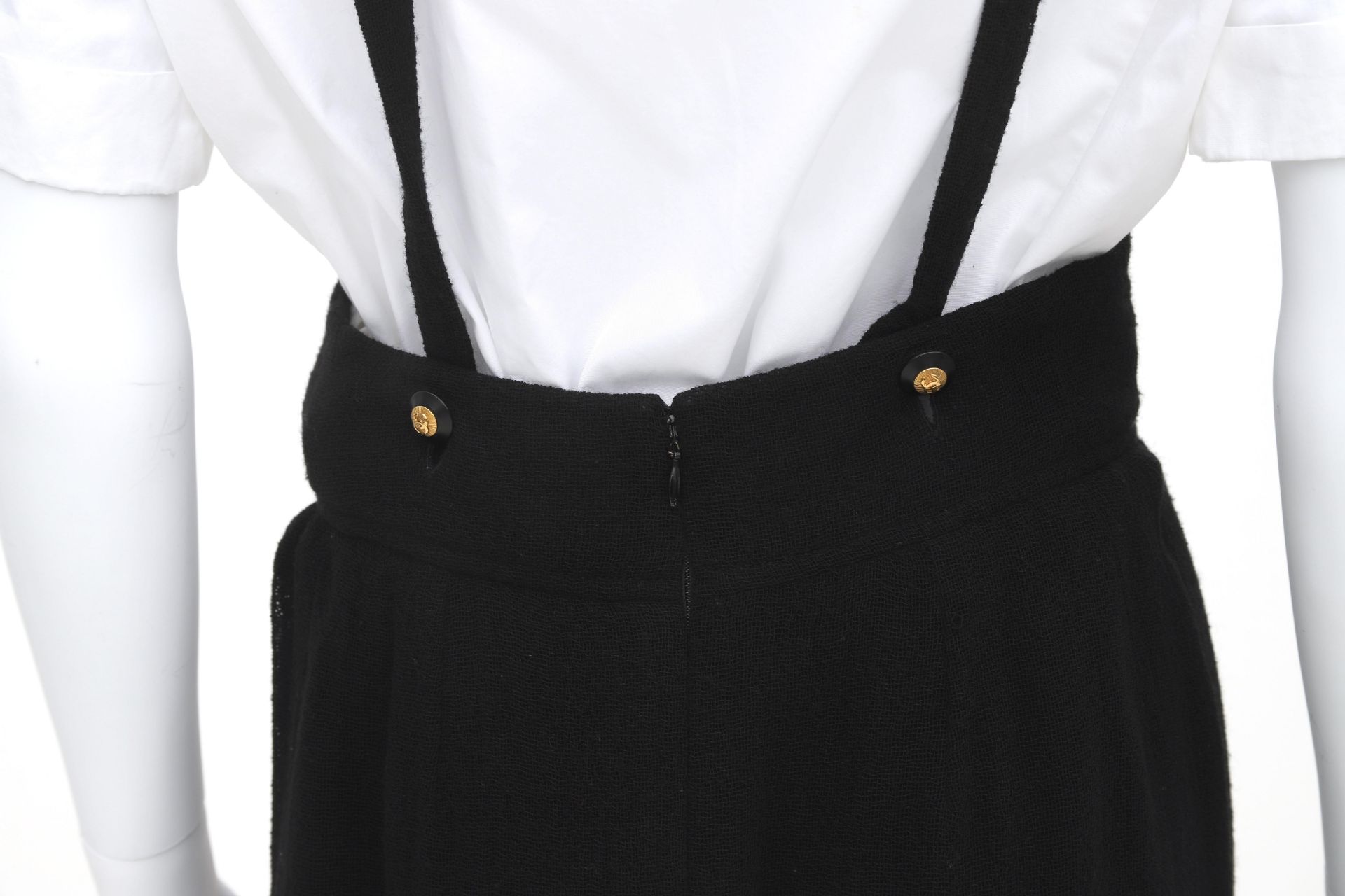 A black Chanel Boutique skirt with shoulder straps. The long skirt has two internal pockets on the - Bild 5 aus 6