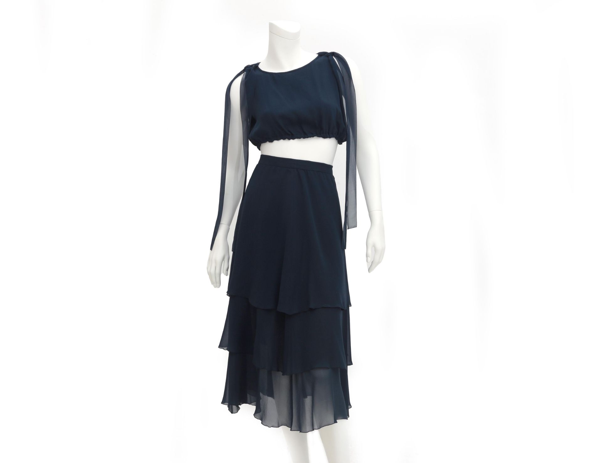 A navy blue Boutique ensemble. Composed of a short top that cab be worn with two bows at the - Bild 4 aus 8