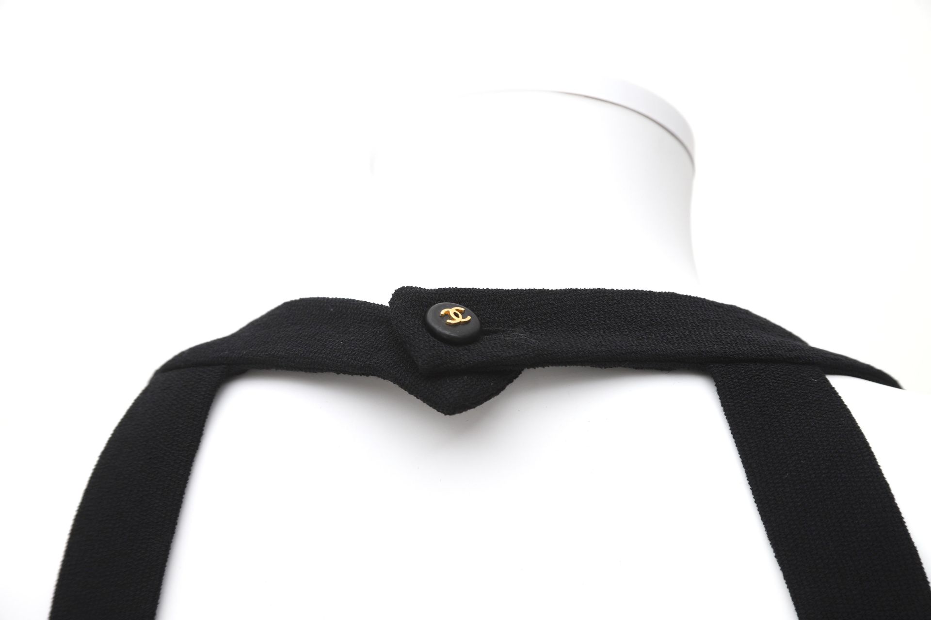 A Chanel Boutique, black bodycon dress with wide shoulder straps. Fabric: 95% silk, 5% lycra Size: - Bild 5 aus 6