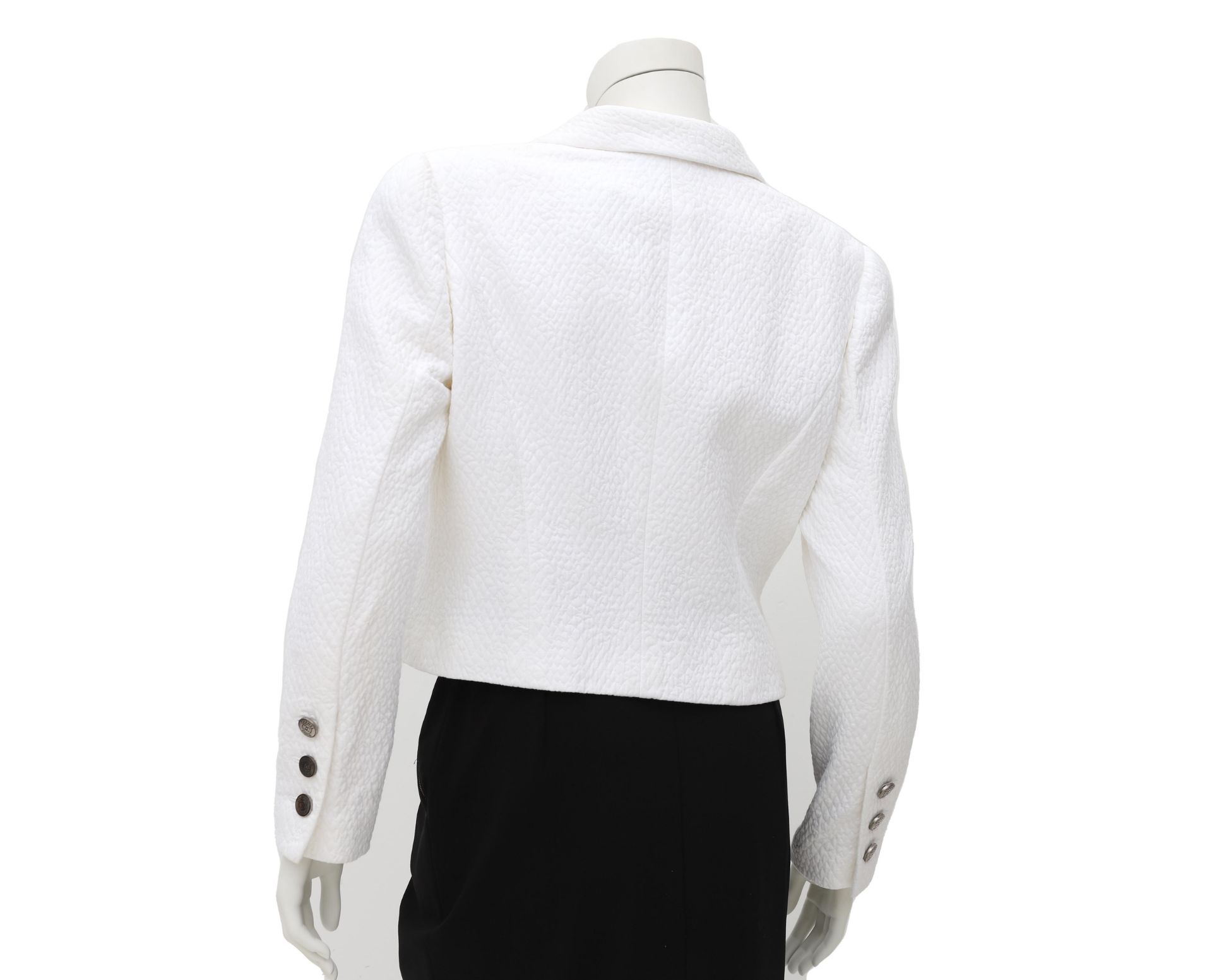 Chanel Boutique white jacket with a quilted pattern. The jacket has two external pockets, a - Image 4 of 6