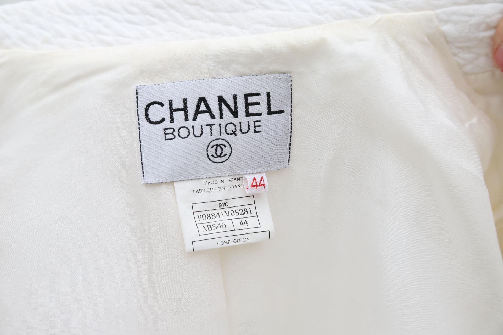 Chanel Boutique white jacket with a quilted pattern. The jacket has two external pockets, a - Image 2 of 6