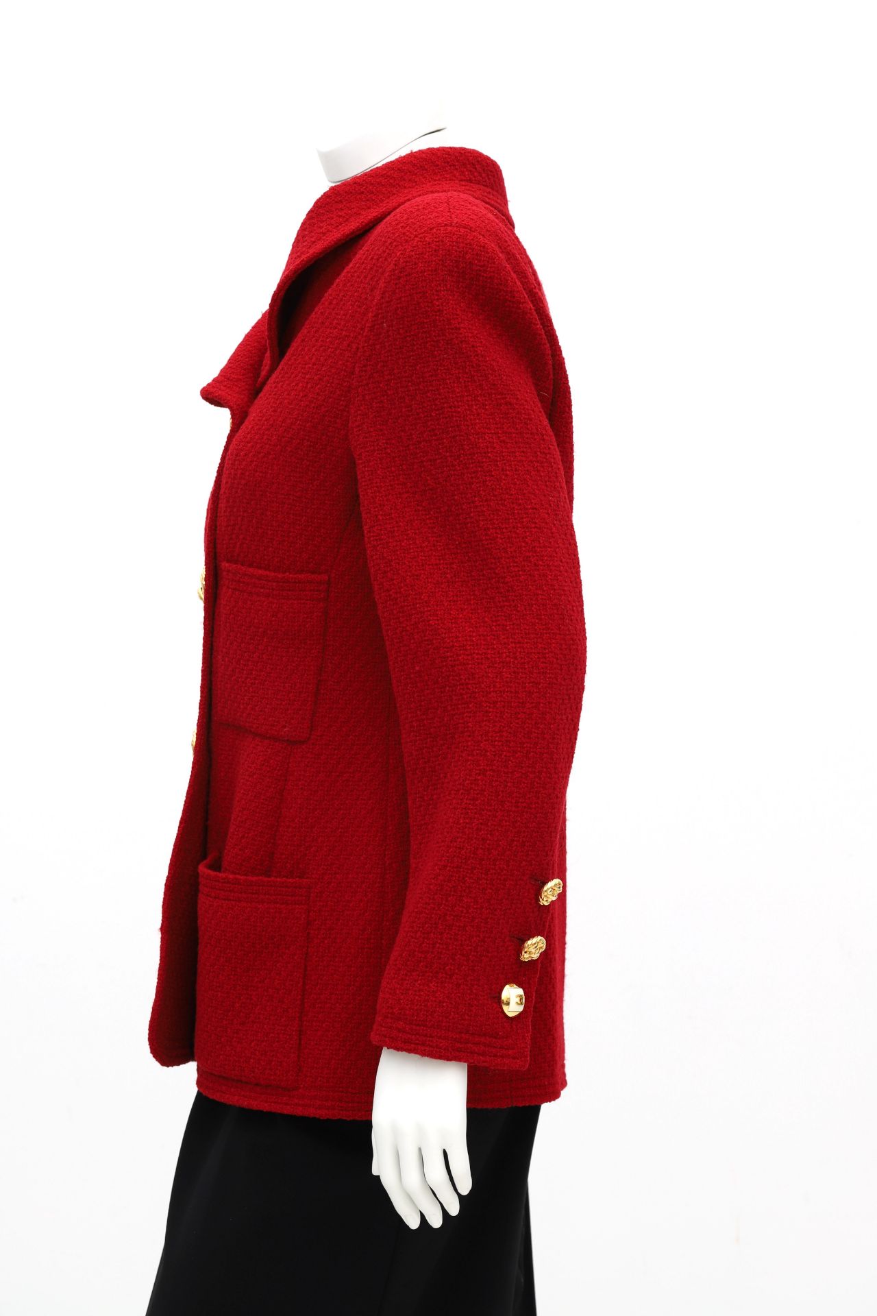 A red Chanel Boutique blazer. Double breasted, four side pockets and gold tone buttons. Chanel - Bild 4 aus 9