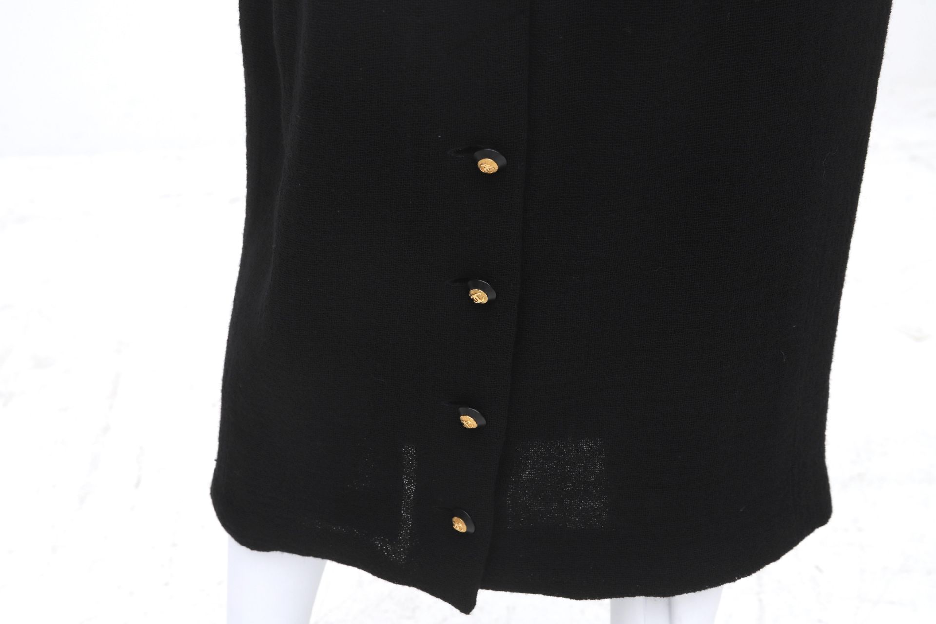 A black Chanel Boutique skirt with shoulder straps. The long skirt has two internal pockets on the - Bild 6 aus 6
