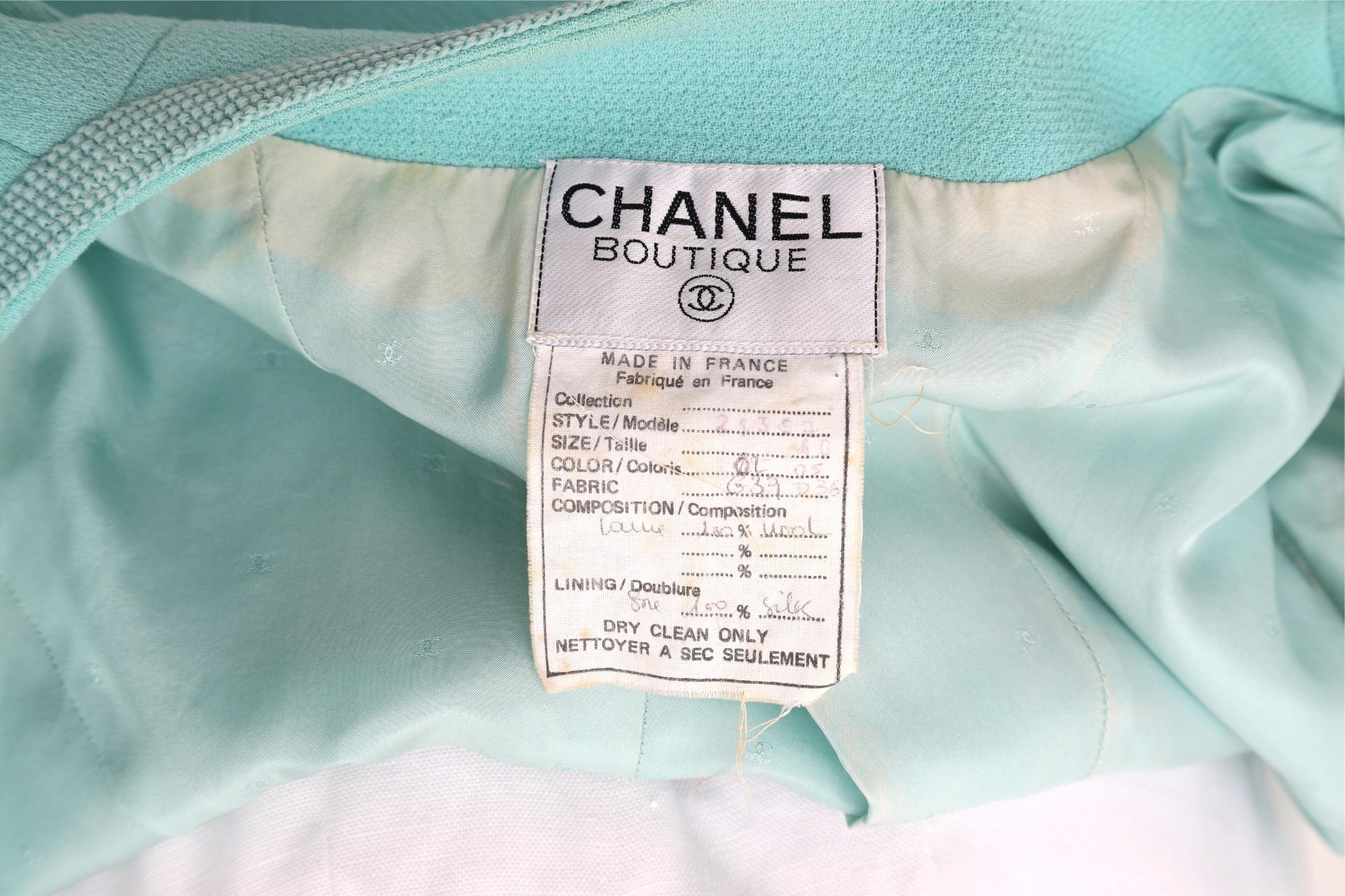 A mint coloured Chanel Boutique jacket. External chest pockets and two side pockets and mint colored - Bild 3 aus 7