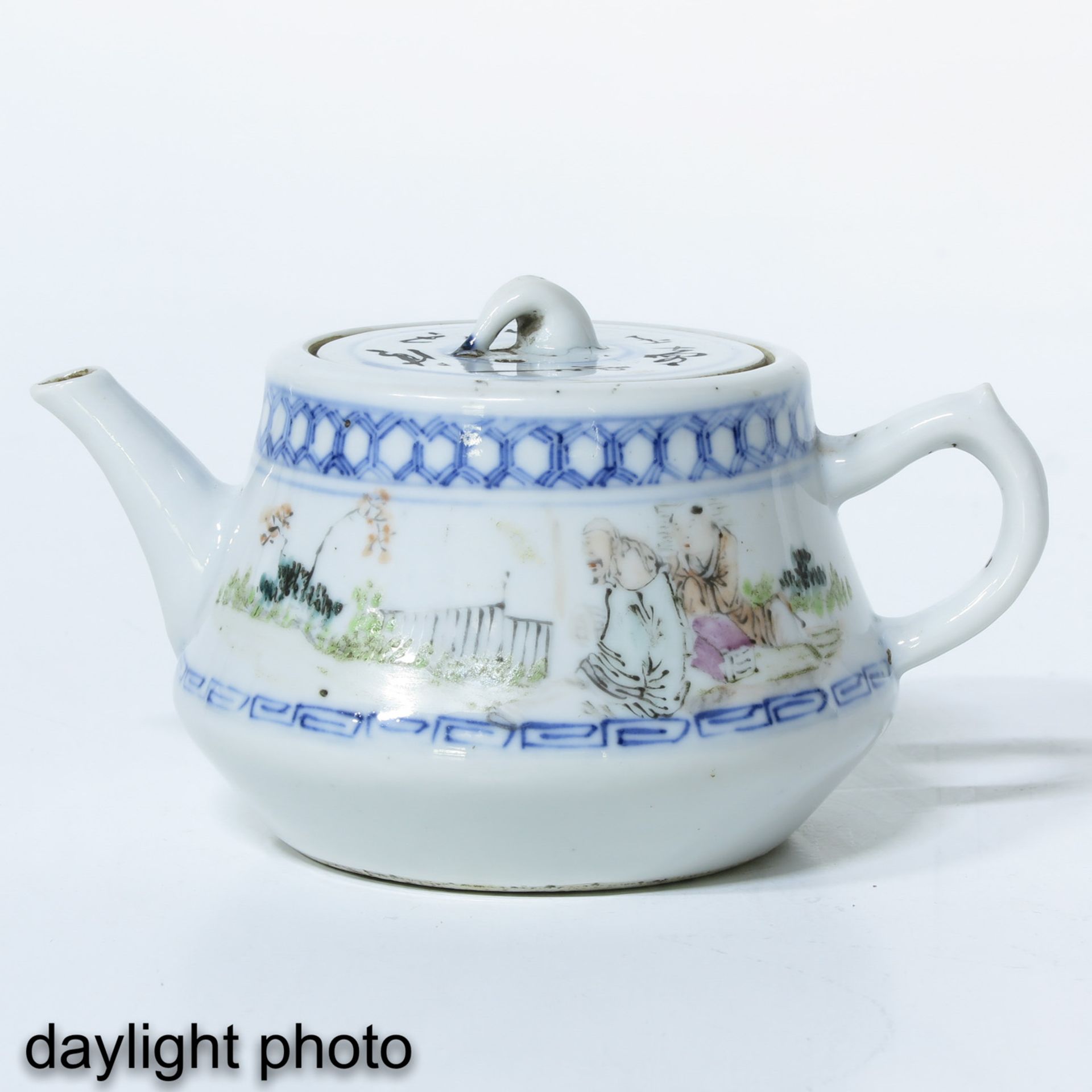A Qianjiang Cai Decor Teapot - Bild 7 aus 10