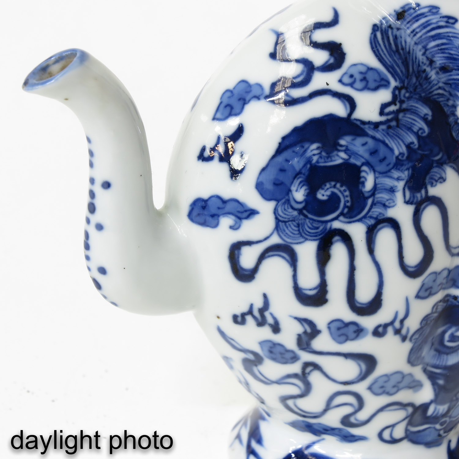 A Blue and White Cadogan Teapot - Image 9 of 9