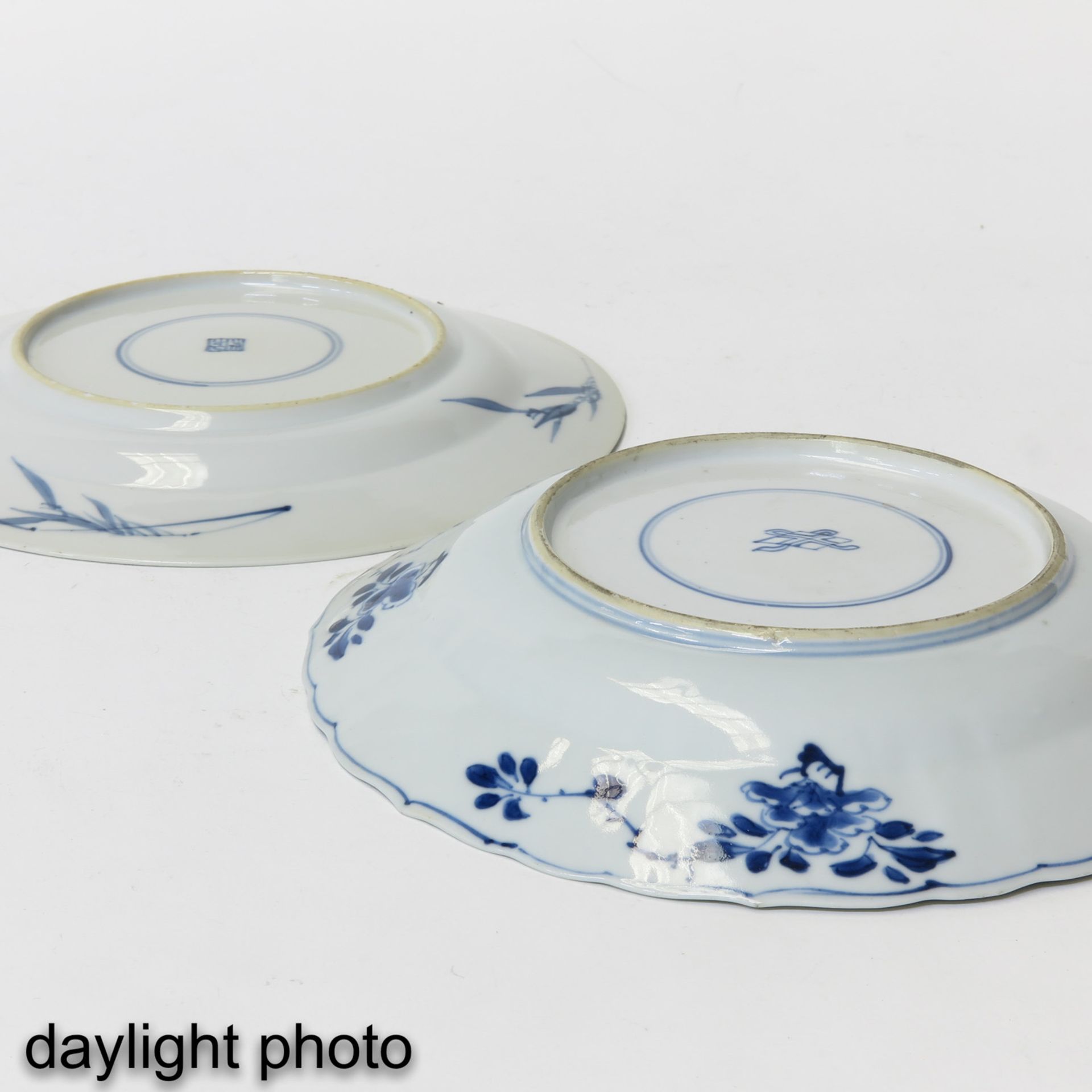 A Lot of 2 Blue and White Plates - Bild 8 aus 10