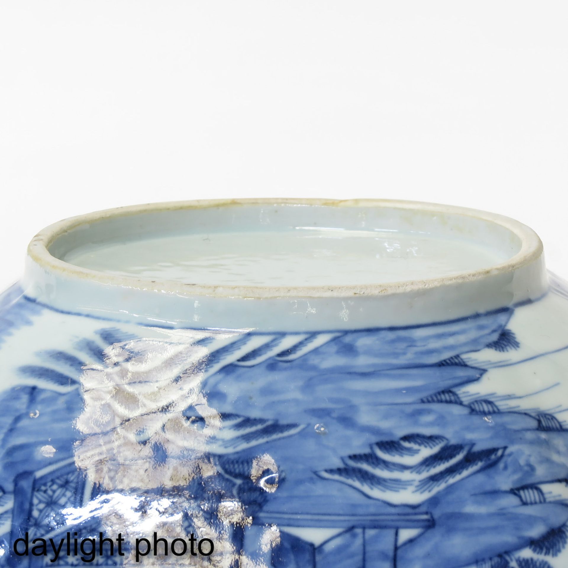 A Blue and White Serving Bowl - Image 8 of 9