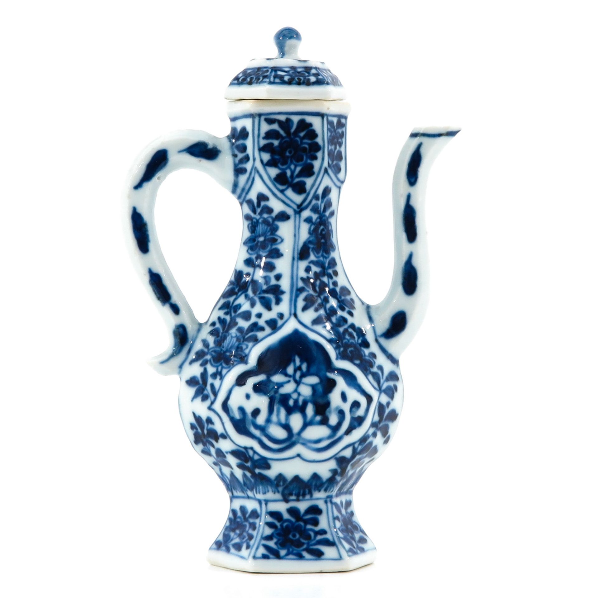 A Blue and White Wine Vessel - Bild 3 aus 9