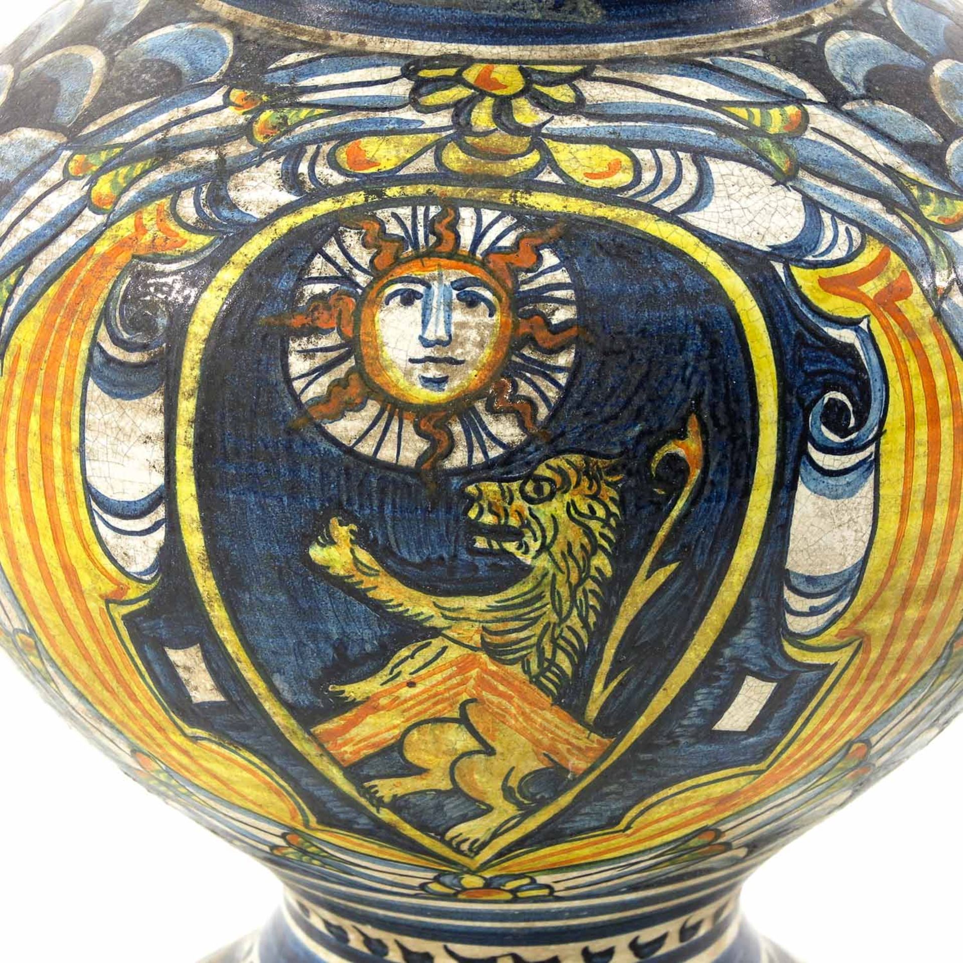 A Collection of Polychrome Pottery Circa 1800 - Bild 7 aus 9