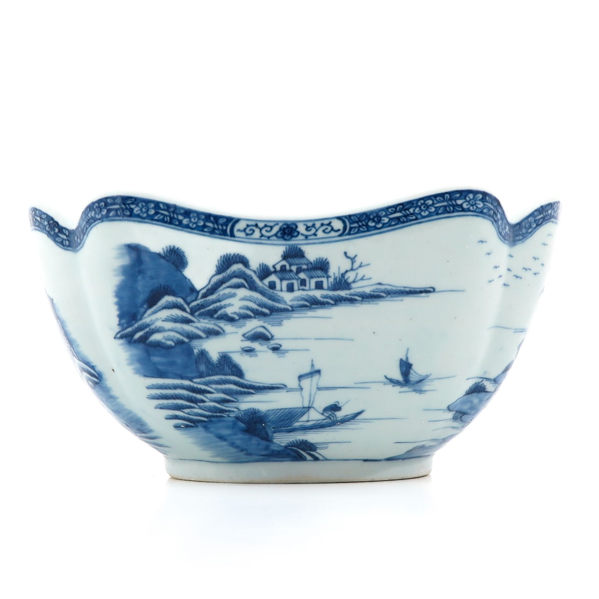A Blue and White Serving Bowl - Image 4 of 9